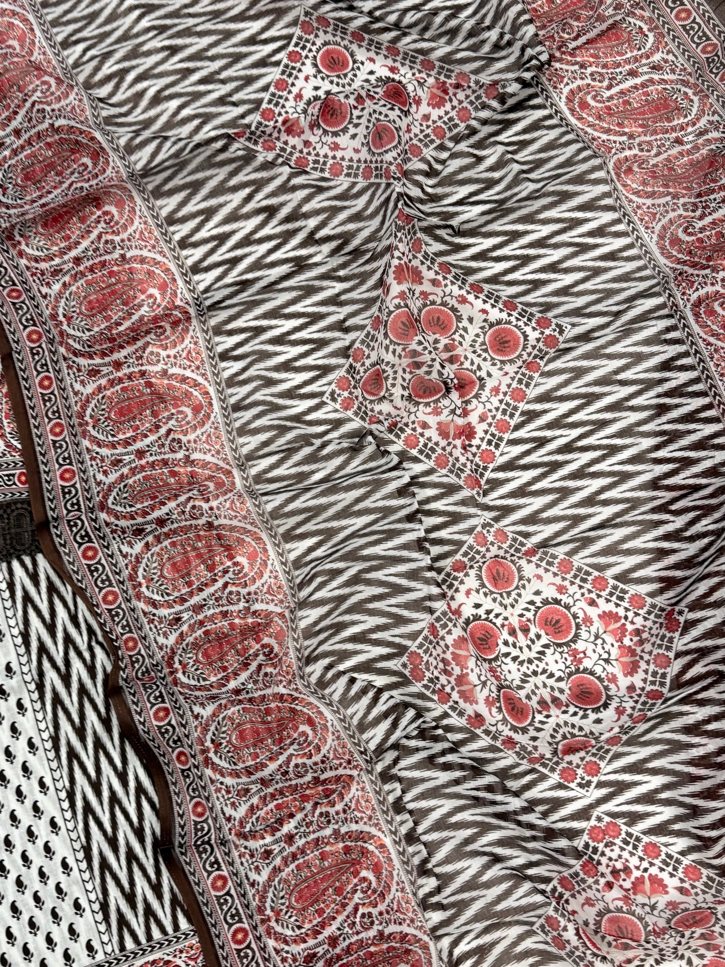 ELAHE LAWN READYMADE SUIT 1 Q