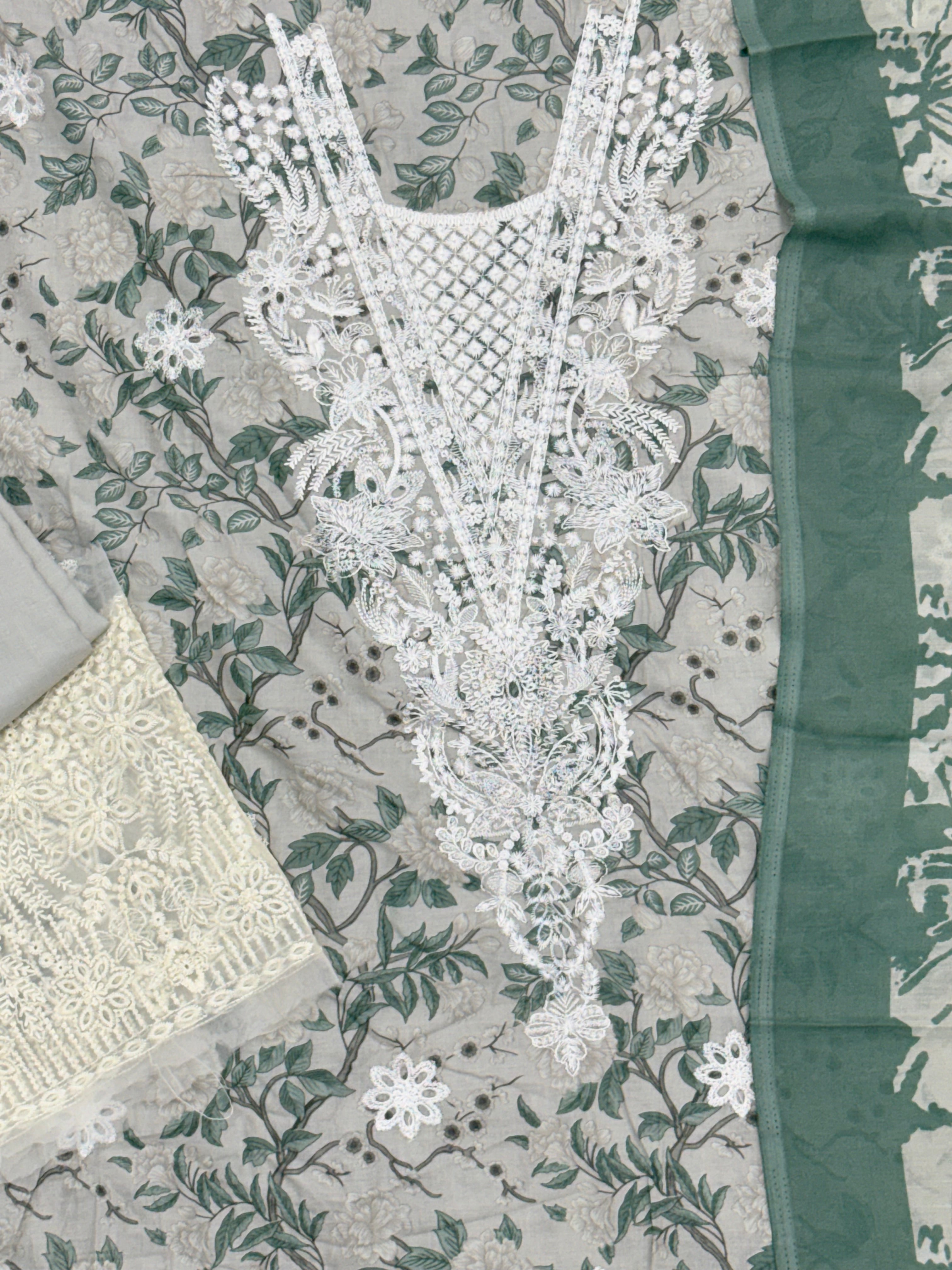 HANIA CHIKANKARI PATCH  SUIT Q