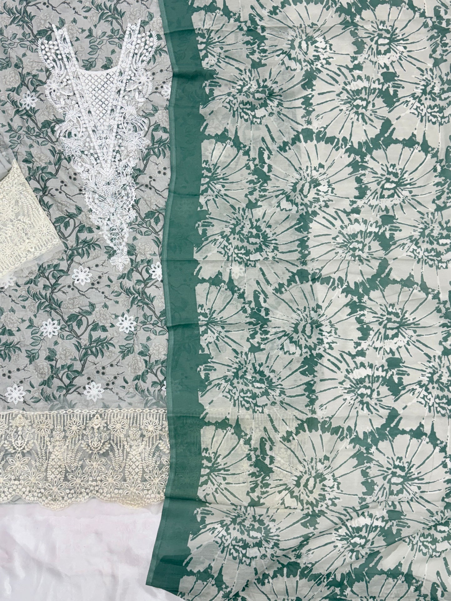 HANIA CHIKANKARI PATCH  SUIT Q
