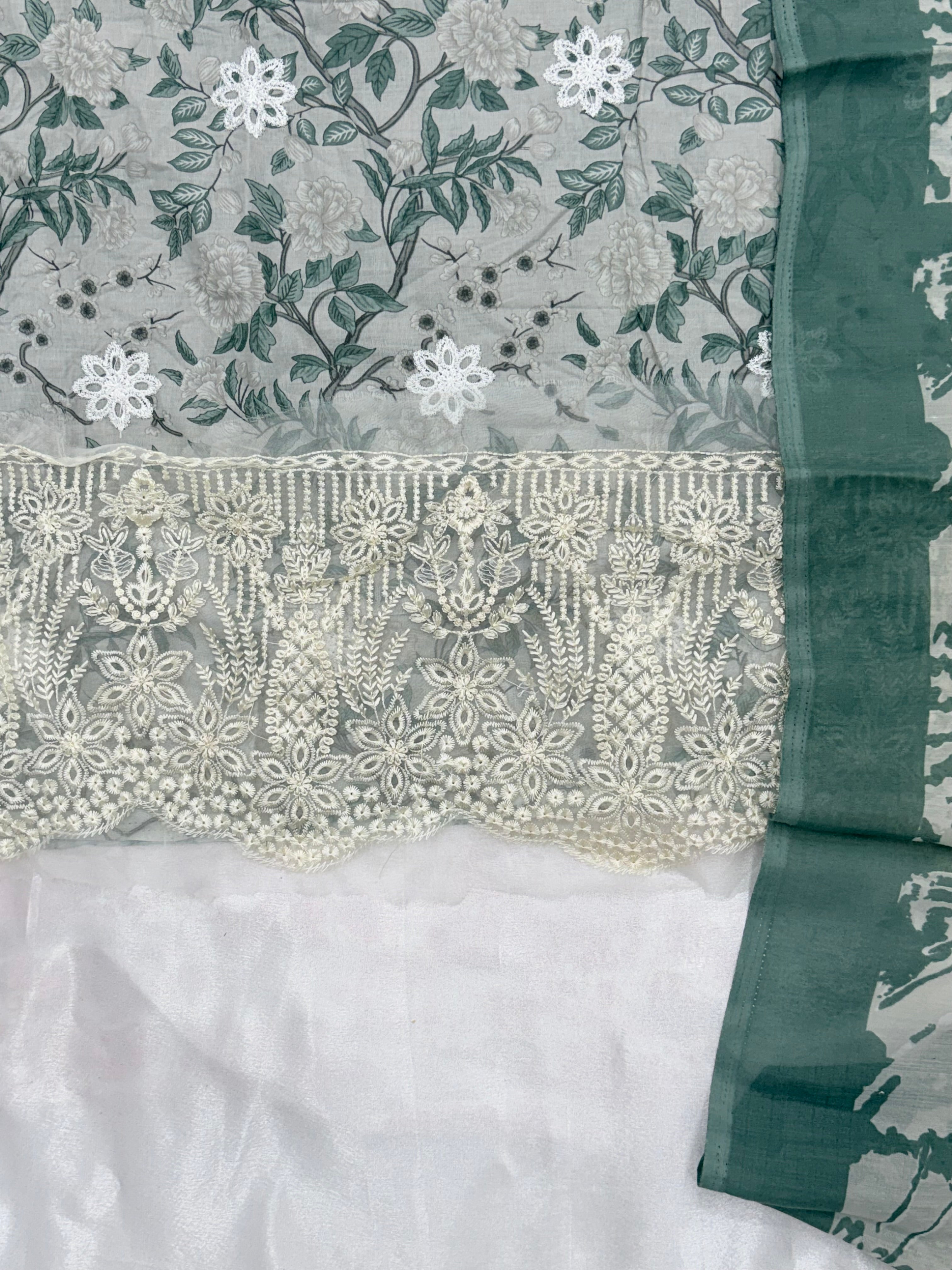 HANIA CHIKANKARI PATCH  SUIT Q