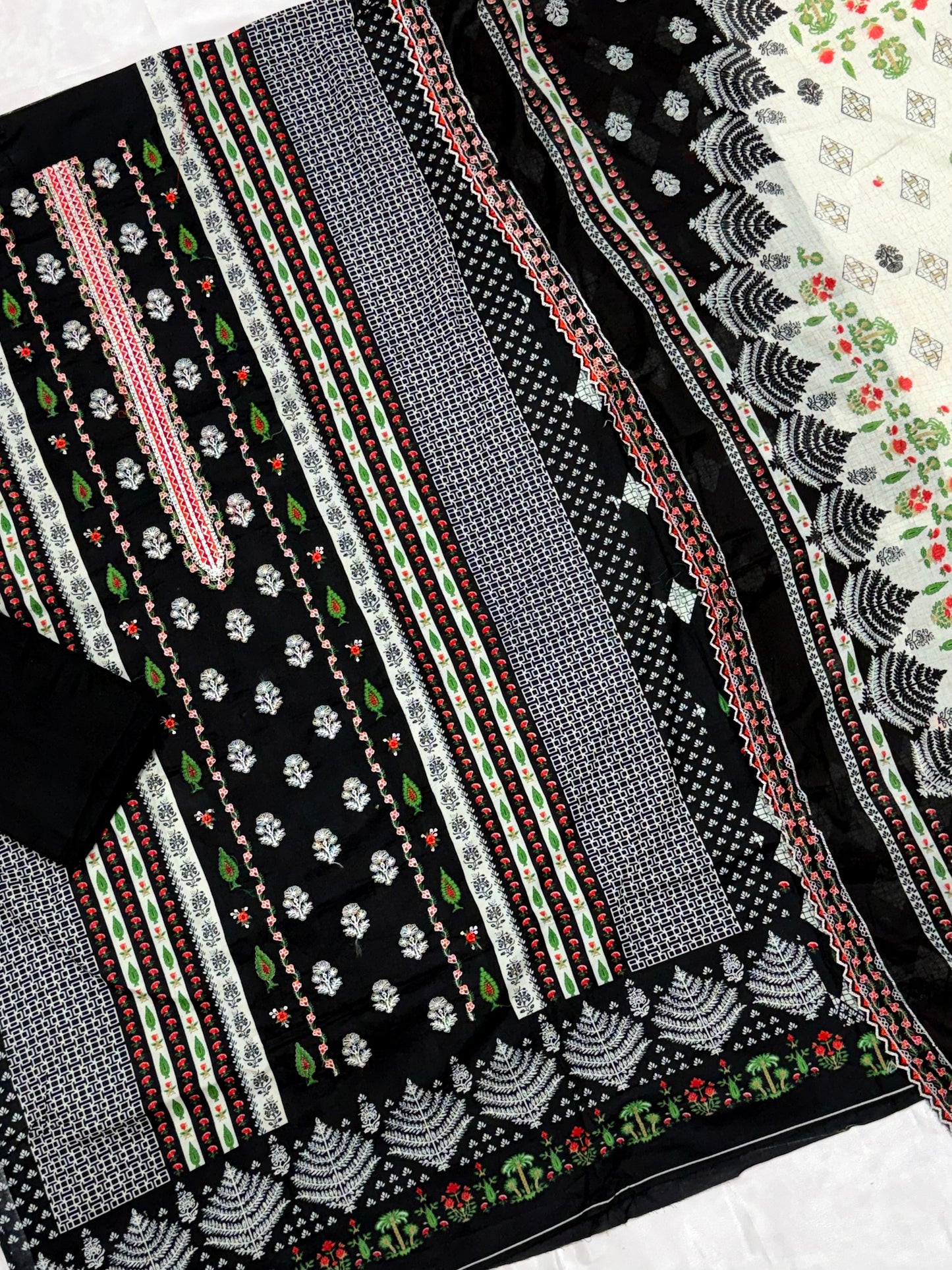 BIN SAEED LAWN EMBROIDERY SUIT Q