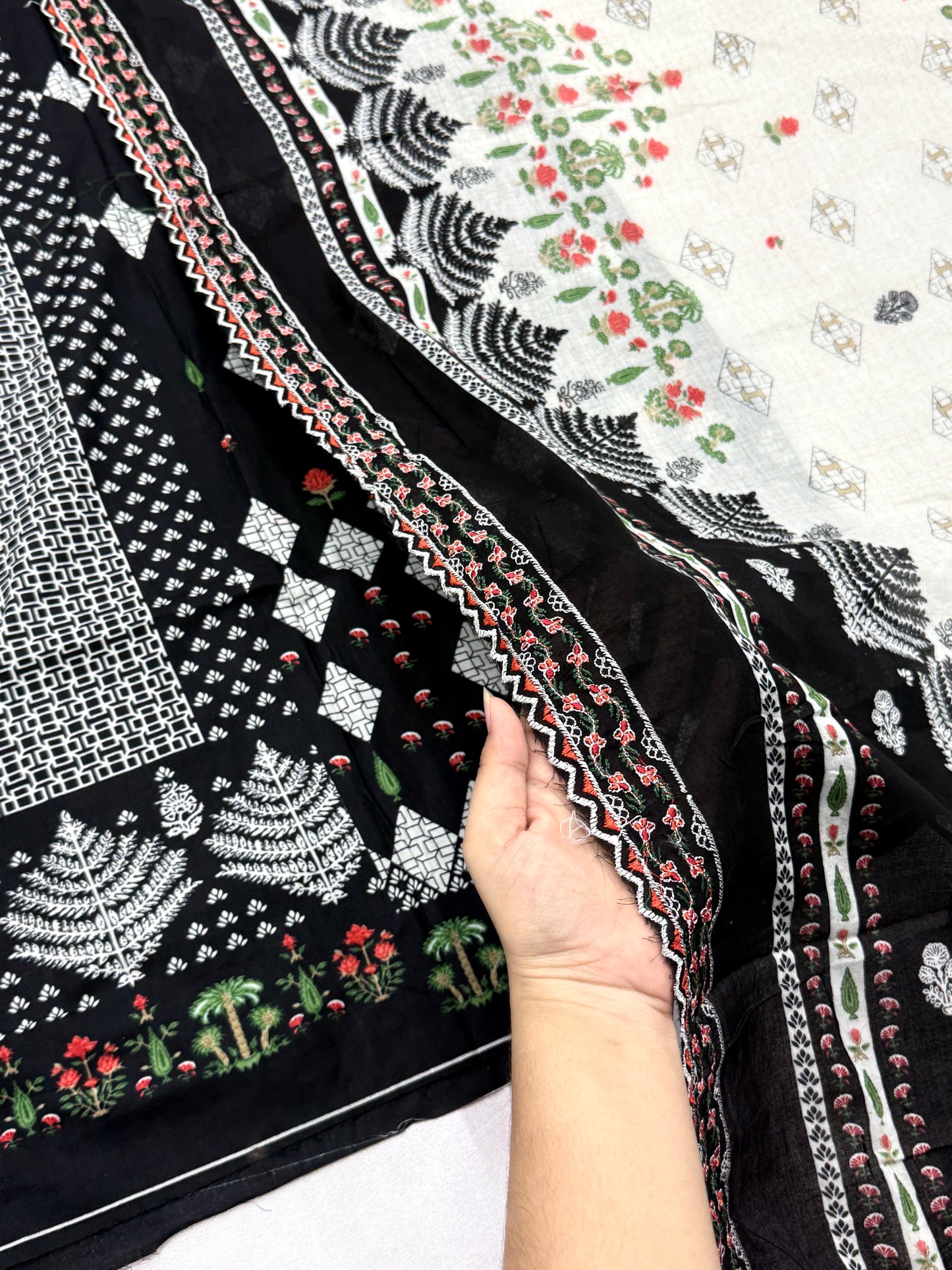 BIN SAEED LAWN EMBROIDERY SUIT Q