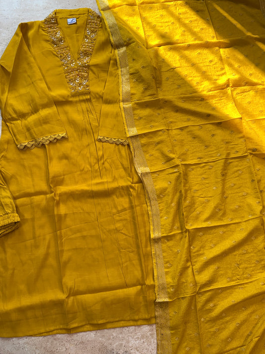 MUL CHANDERI HANDWORK FROCK 3 Q