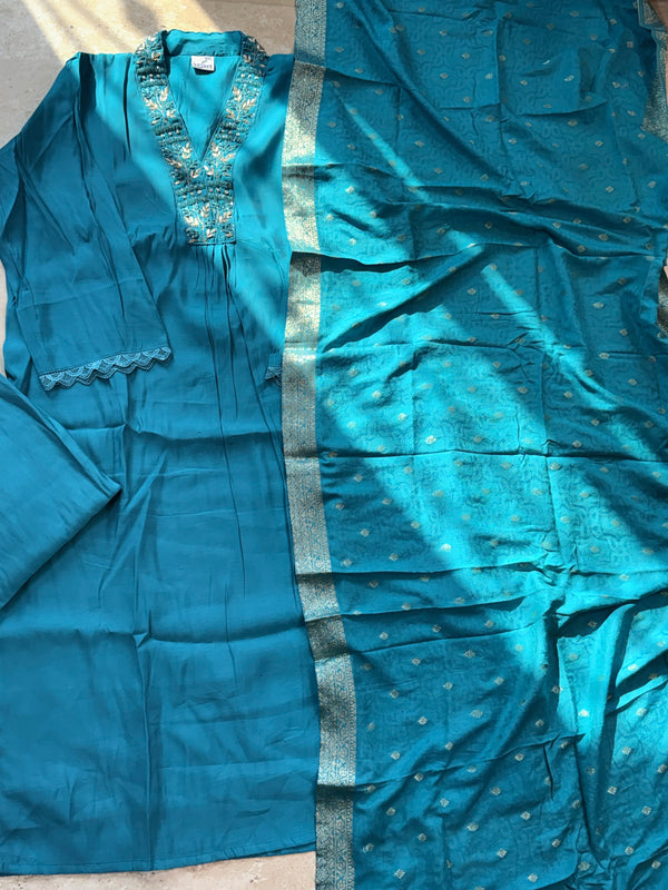 MUL CHANDERI HANDWORK FROCK 2 Q