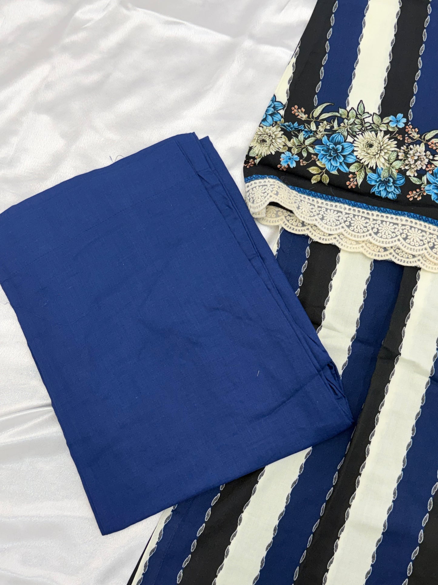 AZAA LAWN READYMADE SUIT 1 Q