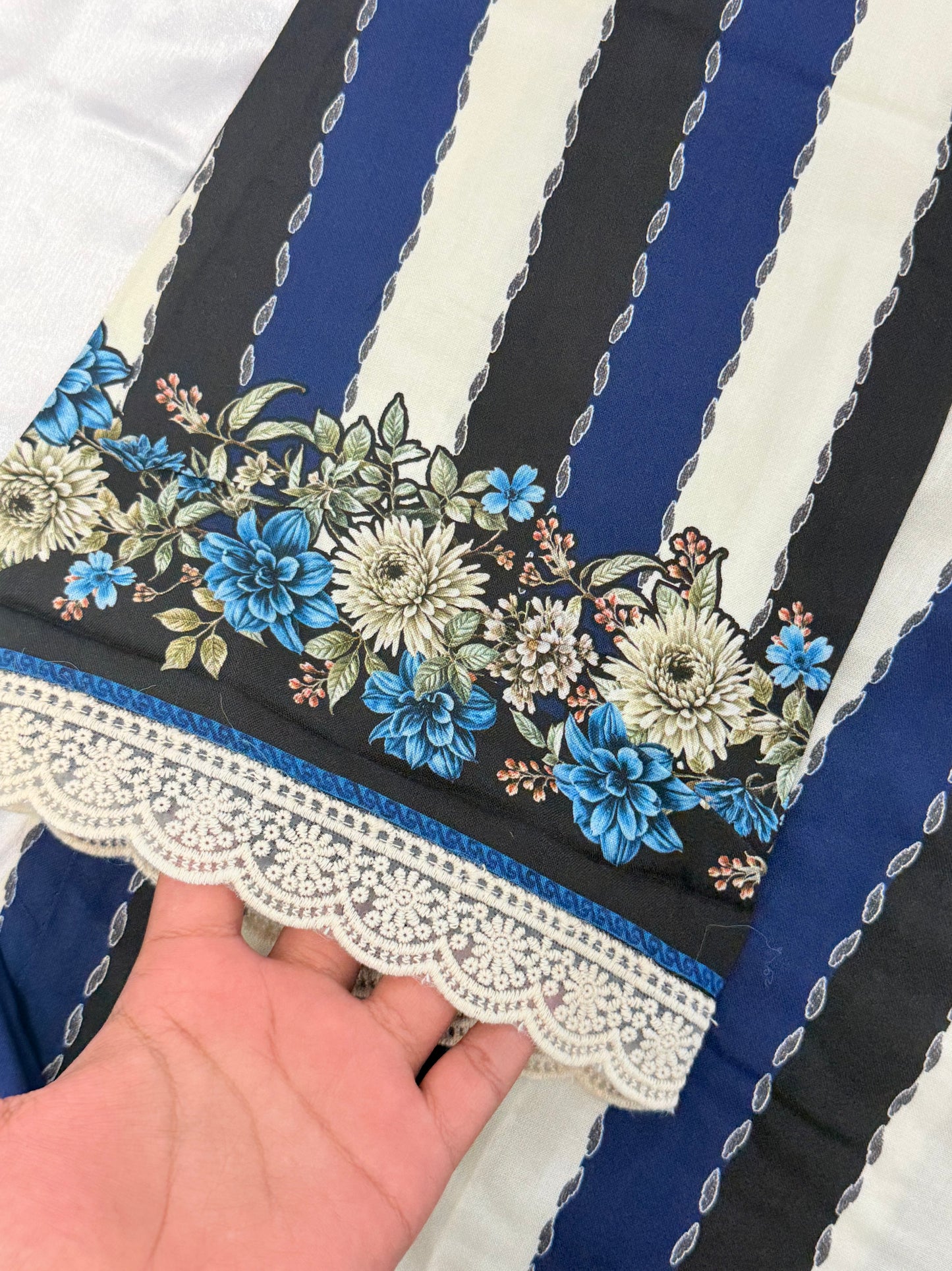 AZAA LAWN READYMADE SUIT 1 Q