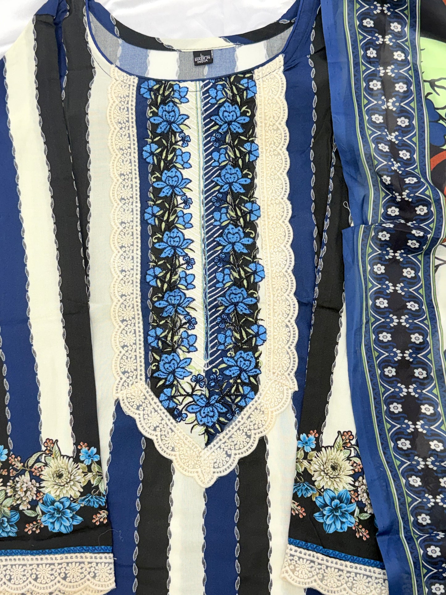 AZAA LAWN READYMADE SUIT 1 Q