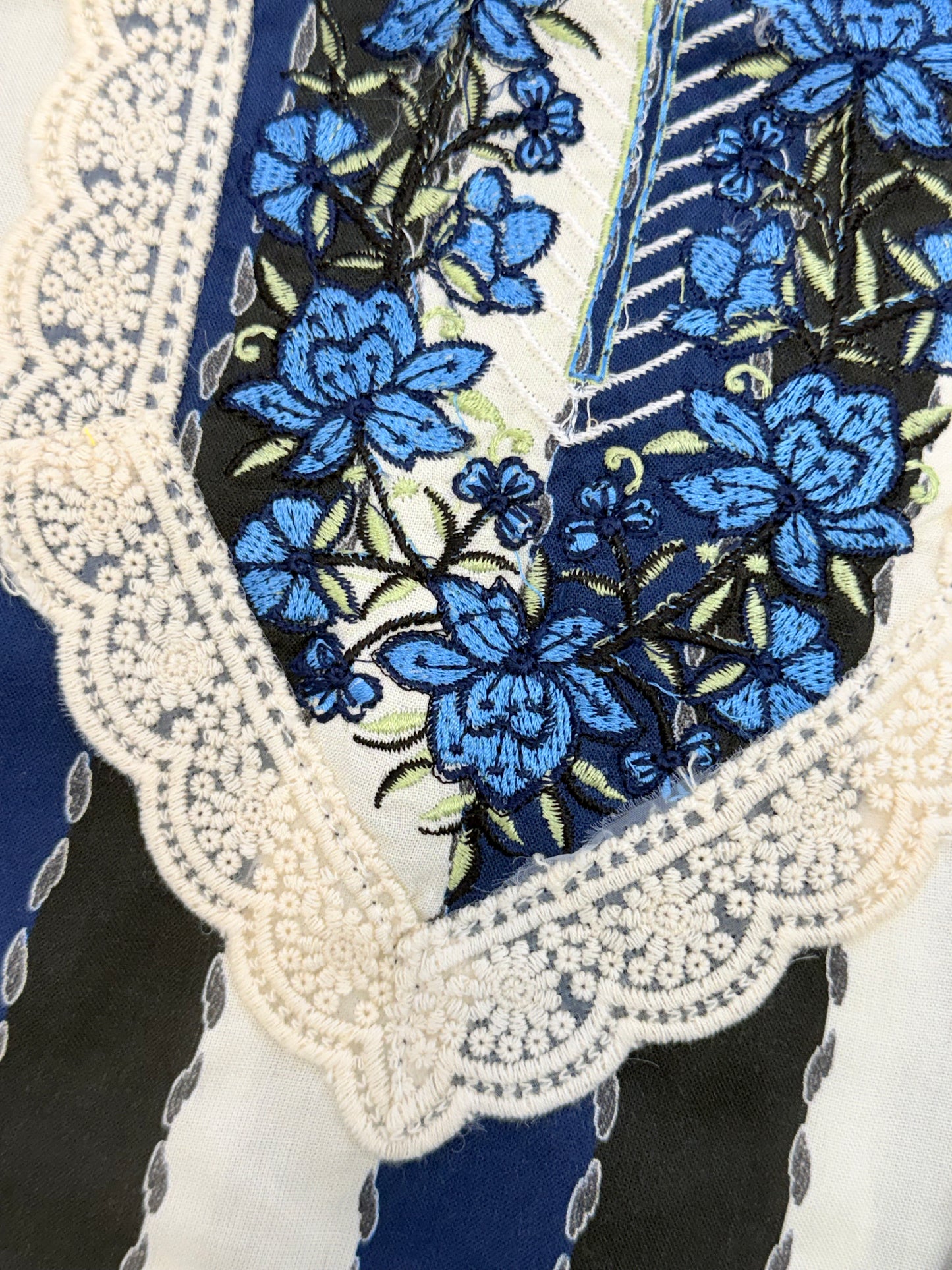 AZAA LAWN READYMADE SUIT 1 Q