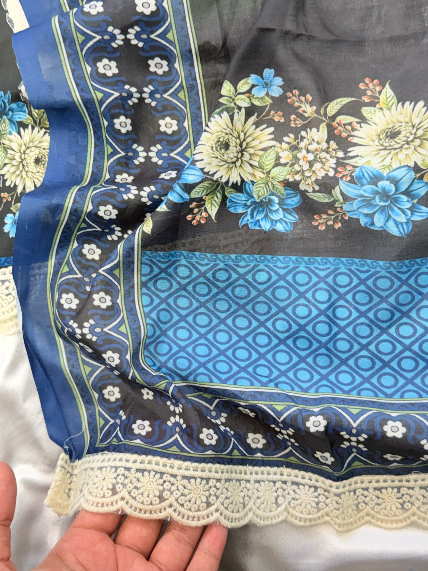 AZAA LAWN READYMADE SUIT 1 Q