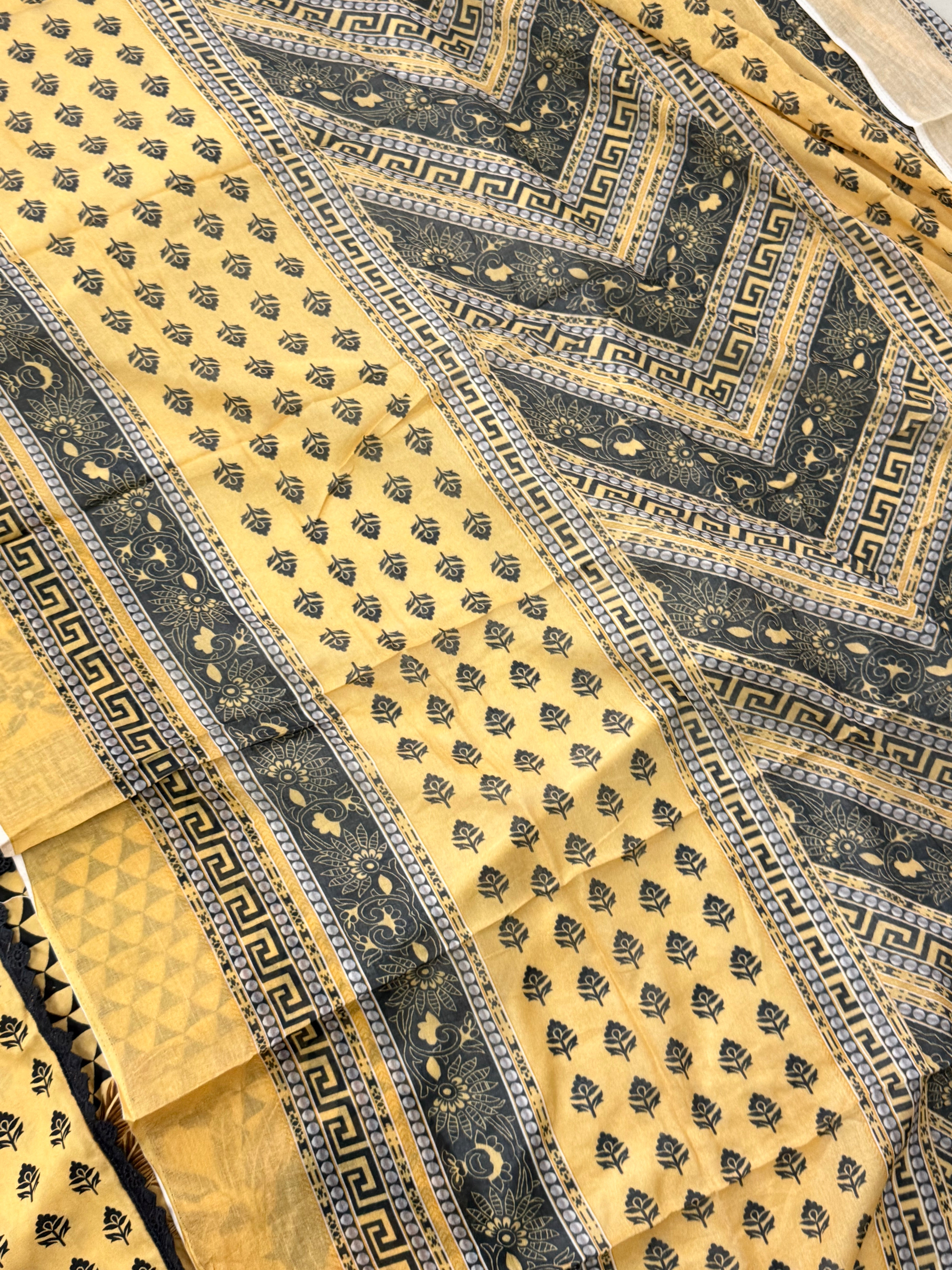 CS LAWN READYMADE SUIT 6 Q