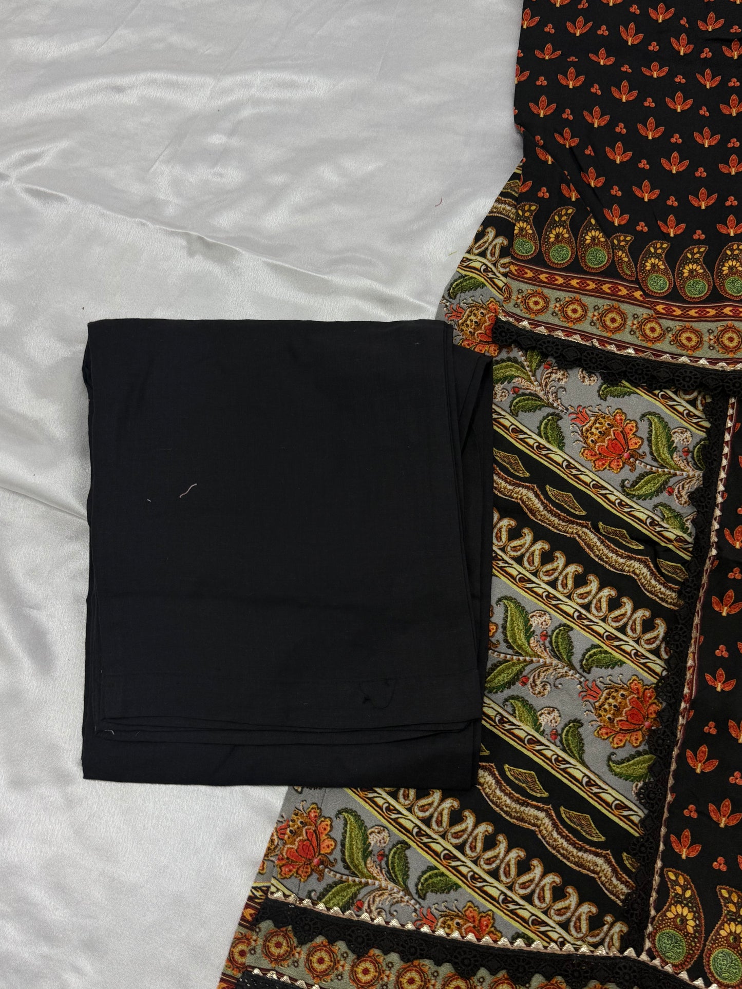 BAGH LAWN READYMADE SUIT 1 Q
