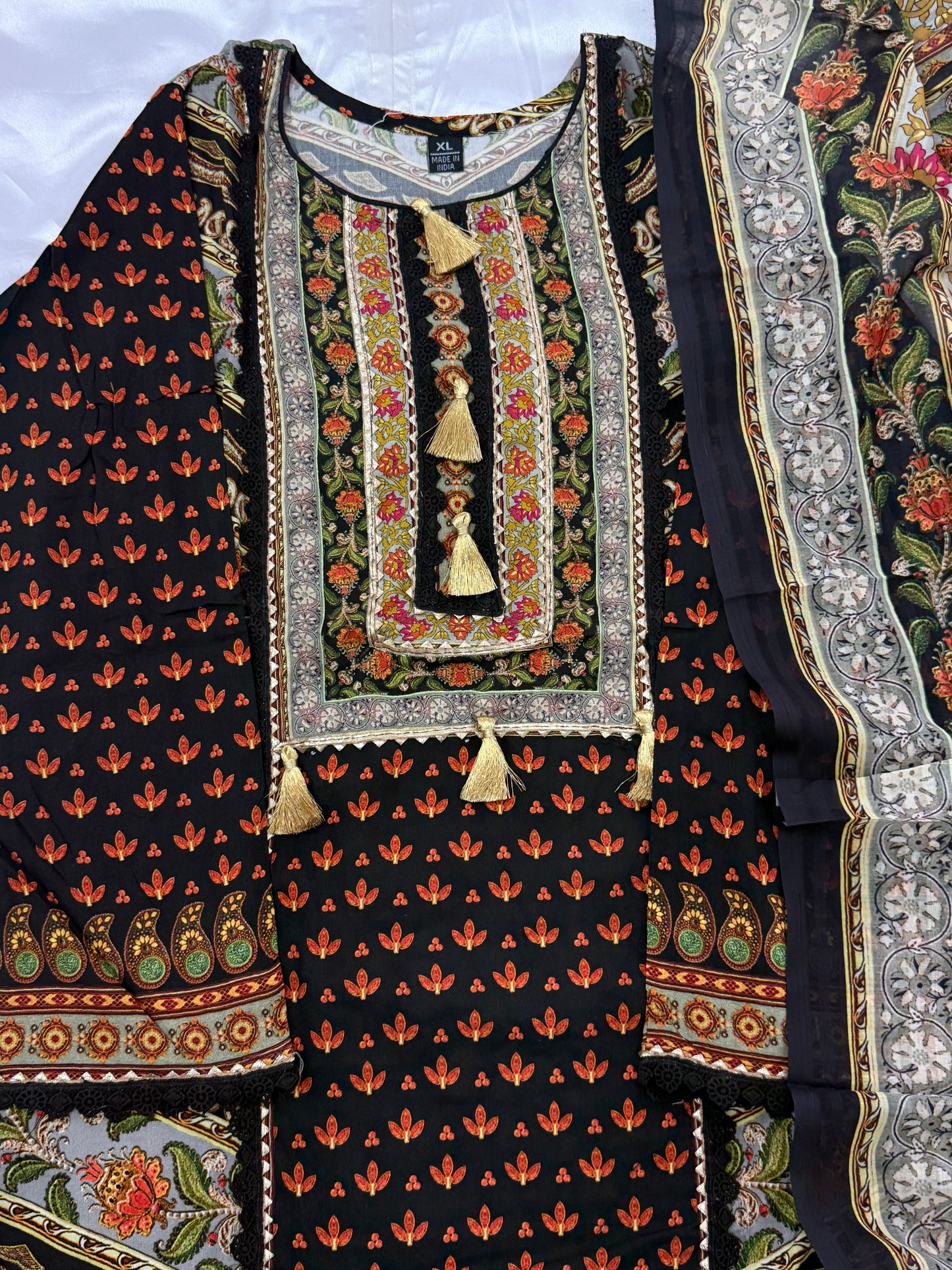 BAGH LAWN READYMADE SUIT 1 Q