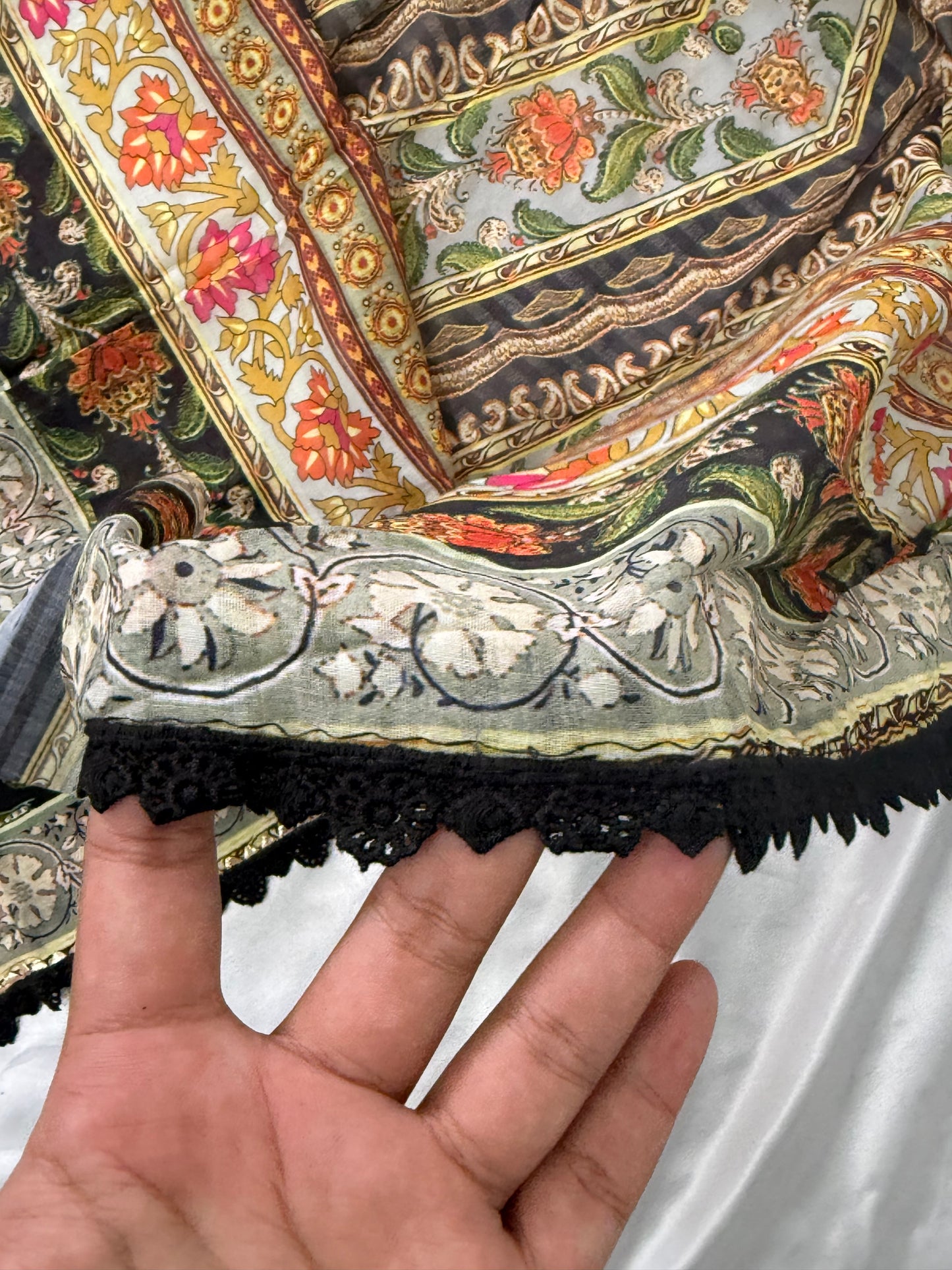 BAGH LAWN READYMADE SUIT 1 Q