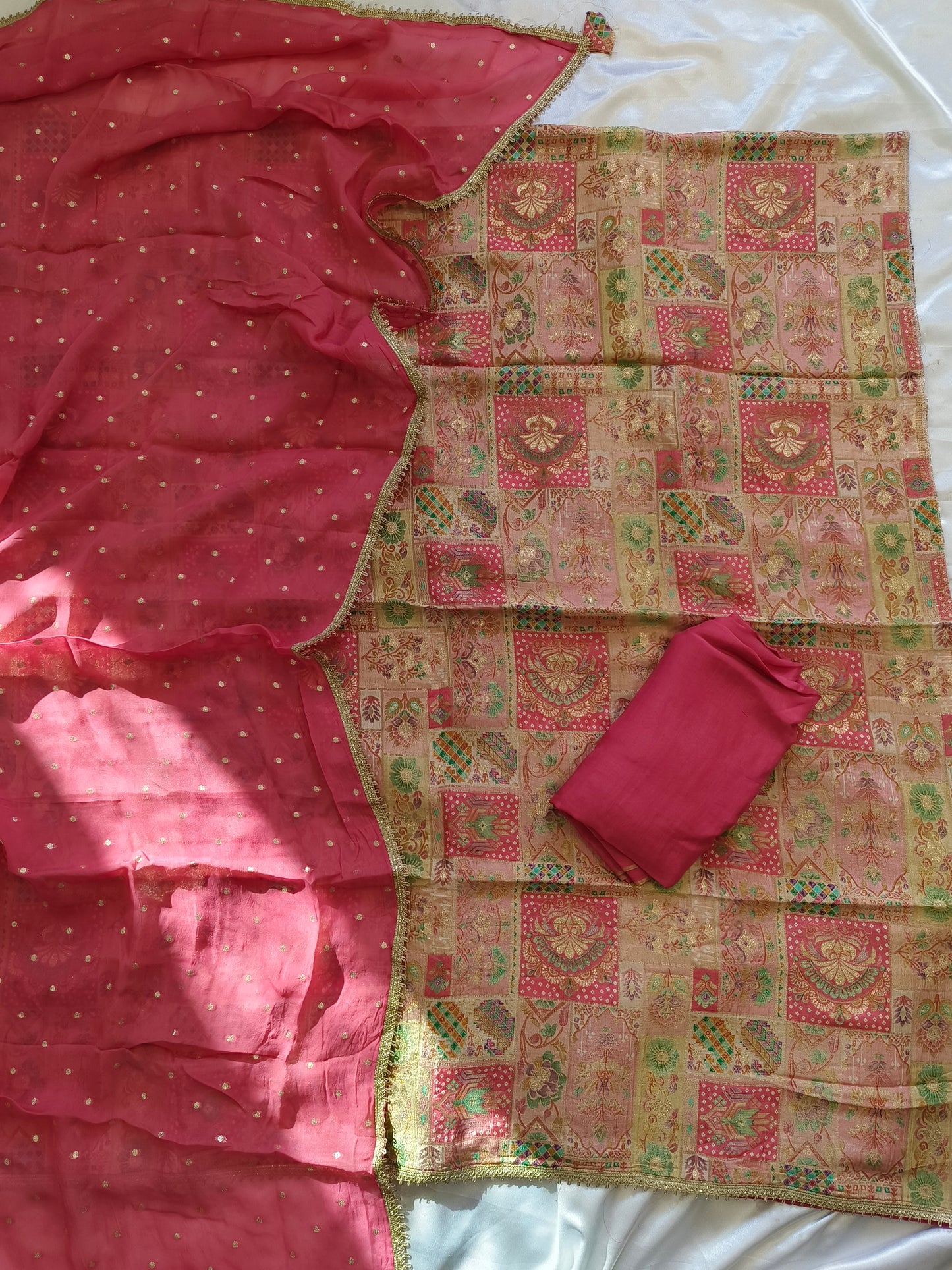 GAJARI HALA HANDWORK SUIT