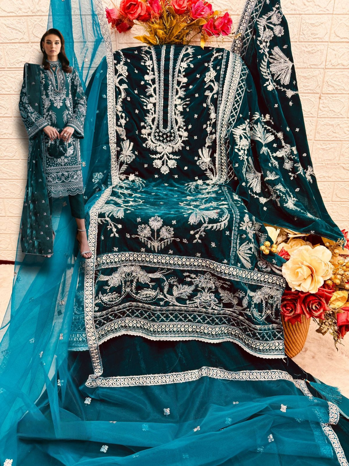 BLUE VELVET EMBROIDERY SUIT 17039