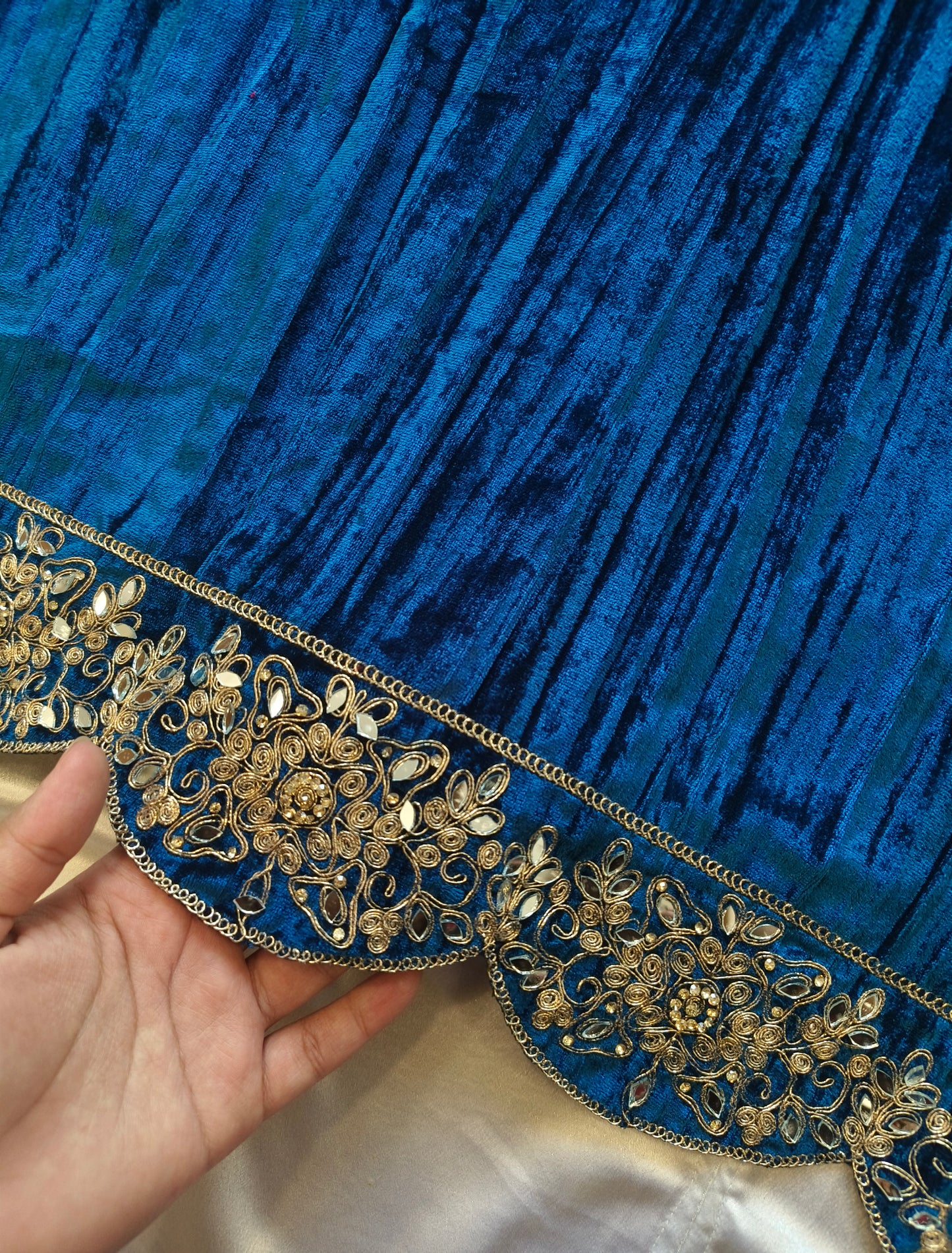 MEHRUN CRUSH VELVET EMBROIDERY SUIT 6 Q