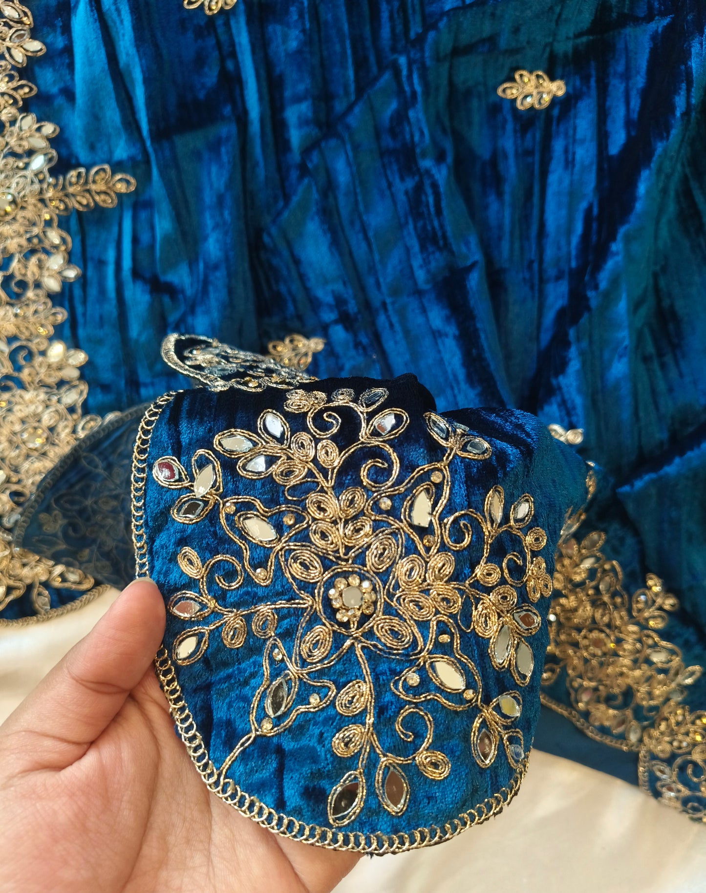 MEHRUN CRUSH VELVET EMBROIDERY SUIT 6 Q