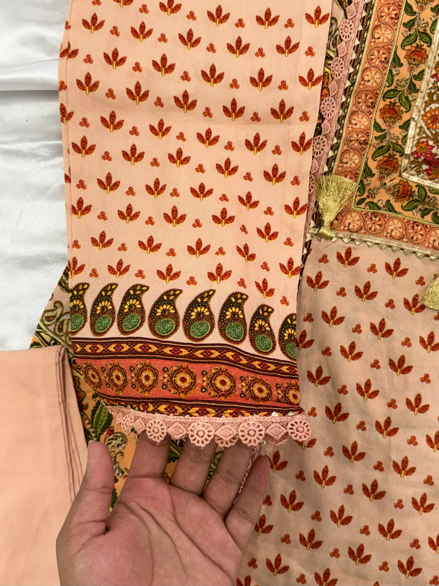 BAGH LAWN READYMADE SUIT 2 Q