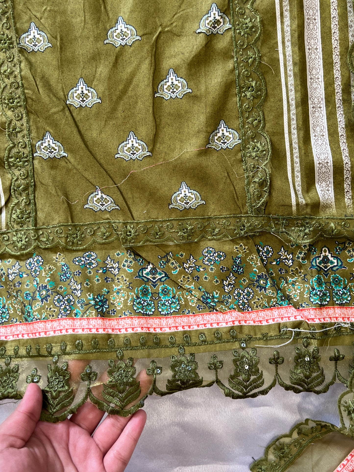 LEAF GREEN BAGH COTTON SATIN EMBROIDERY SUIT