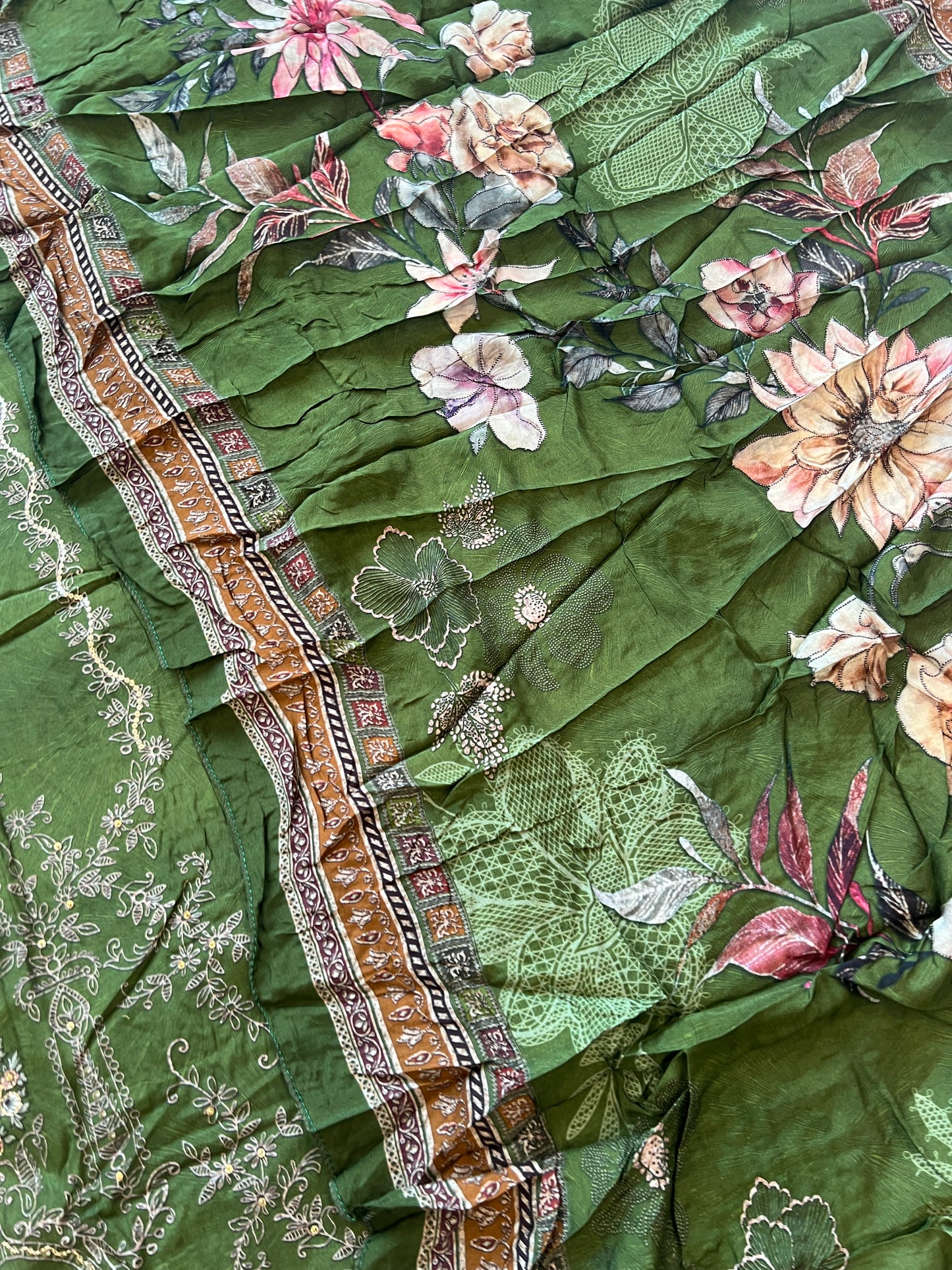 MUSLIN EMBROIDERY SUIT 246