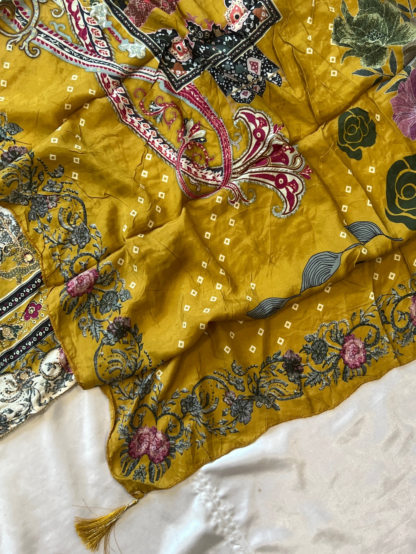 MUSLIN EMBROIDERY SUIT 3822