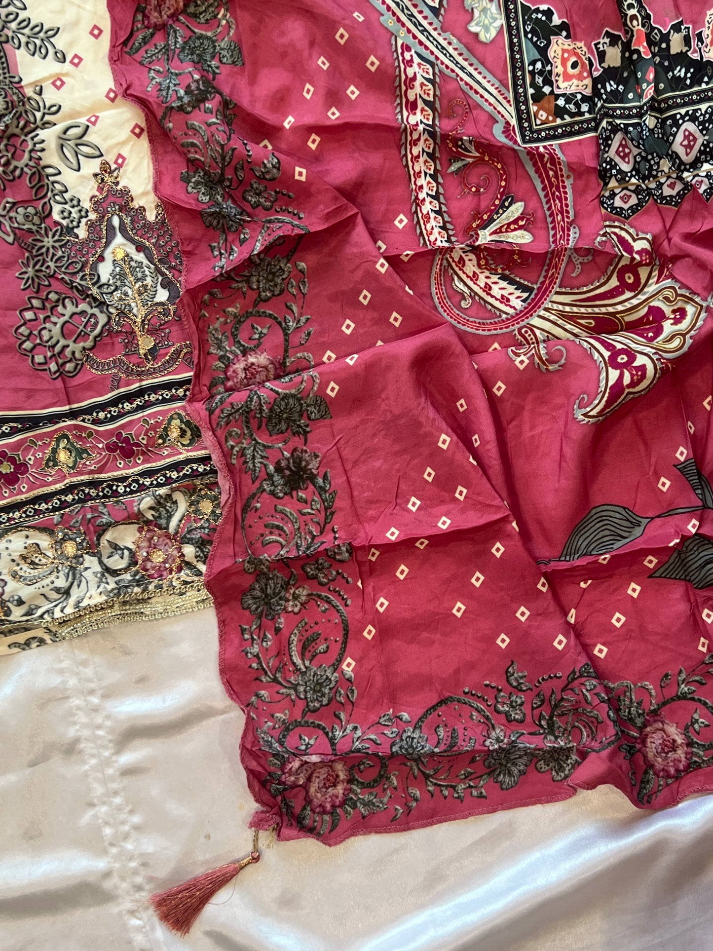 MUSLIN EMBROIDERY SUIT 3822