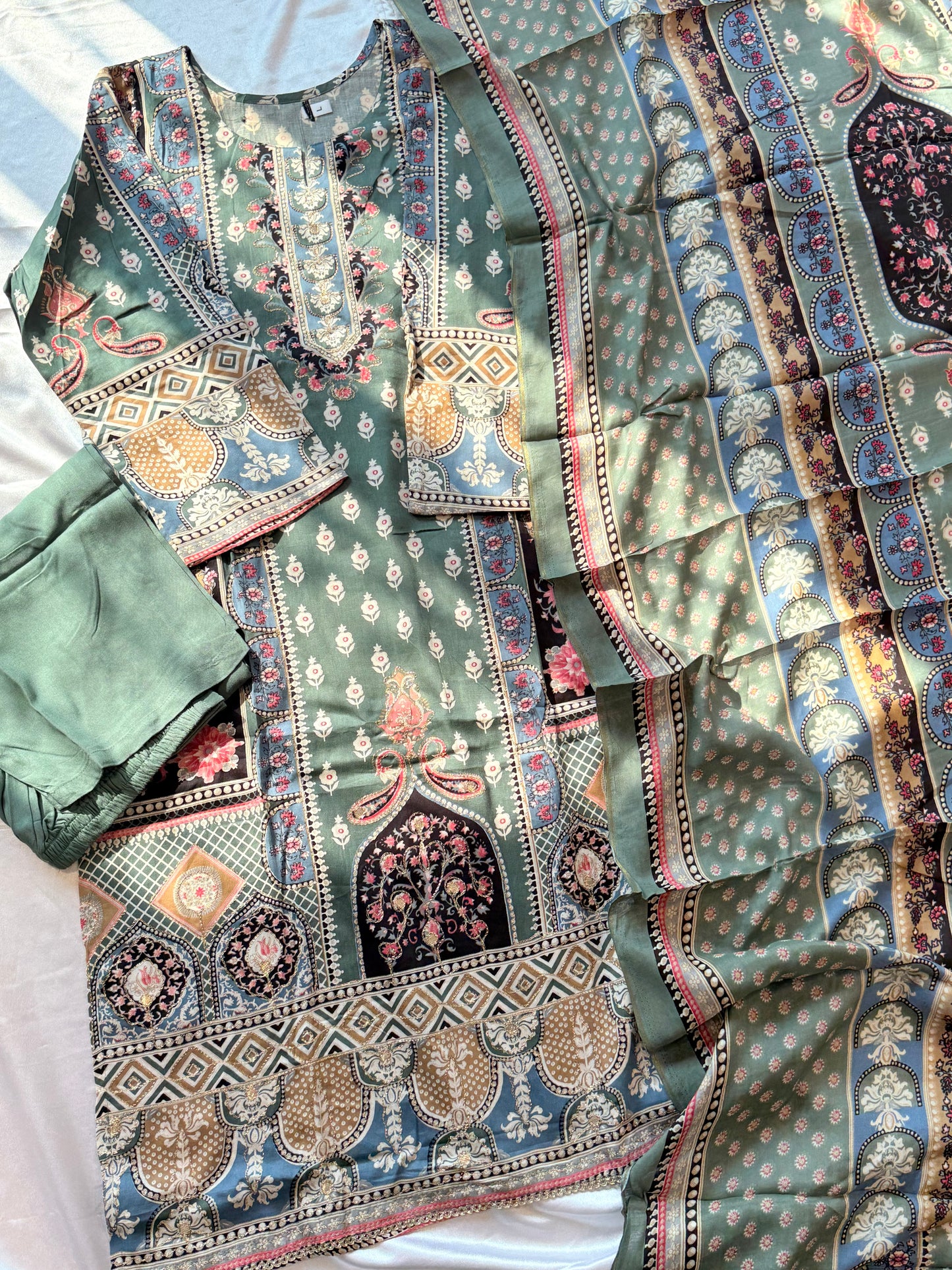 JHILMIL MUSLIN READYMADE GREEN SUIT 10 Q