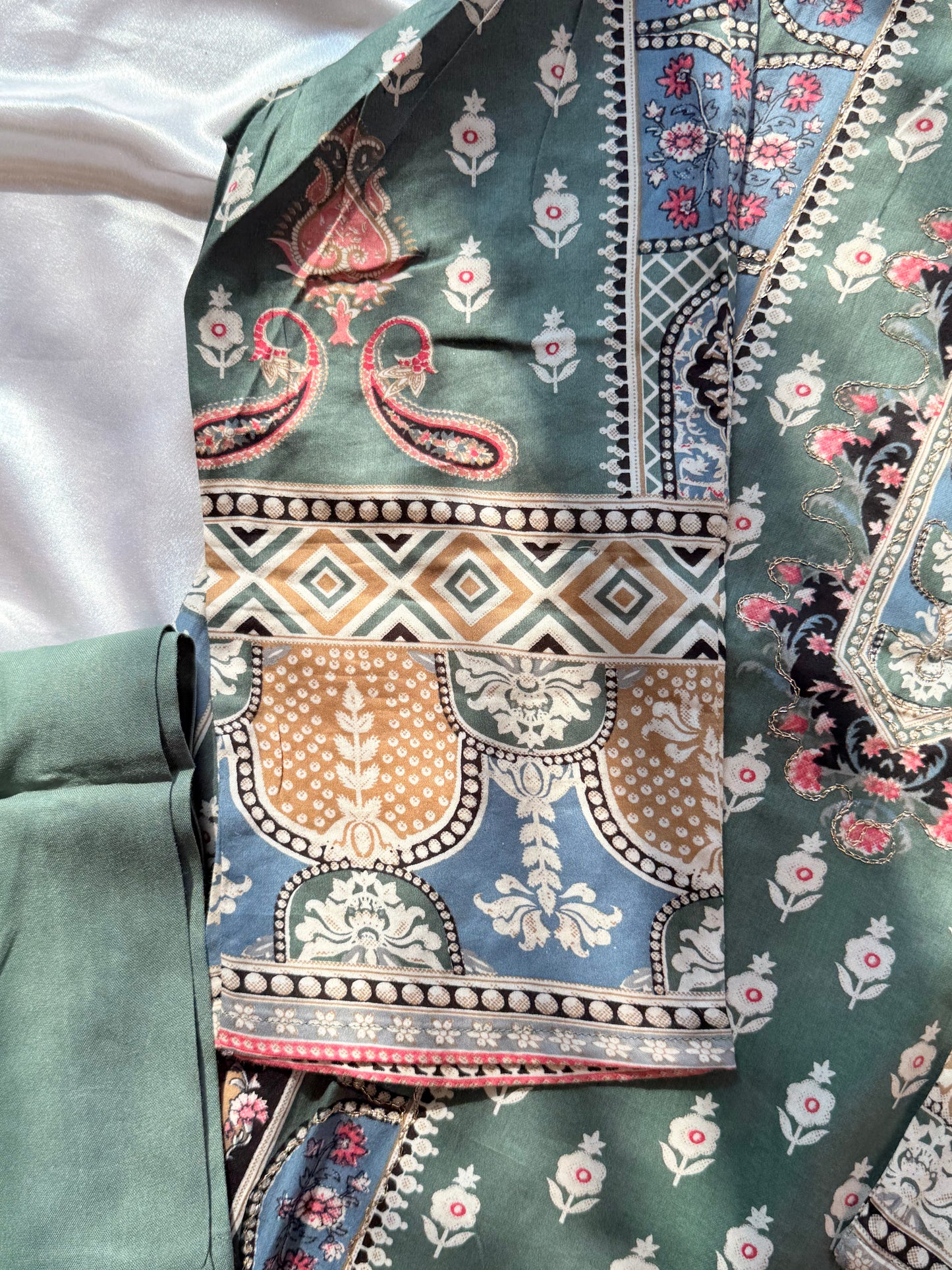 JHILMIL MUSLIN READYMADE GREEN SUIT 10 Q