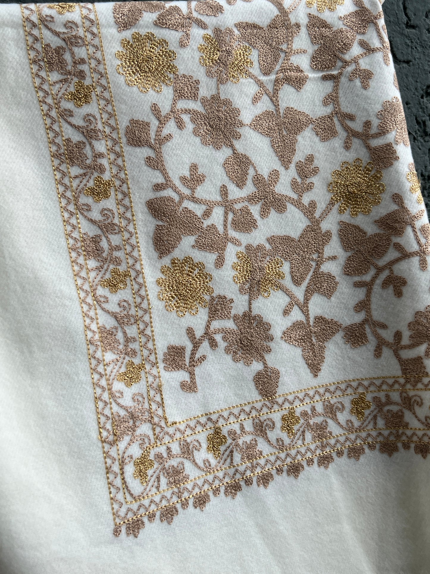 OFF WHITE KASHMIRI EMBROIDERY SHAWL