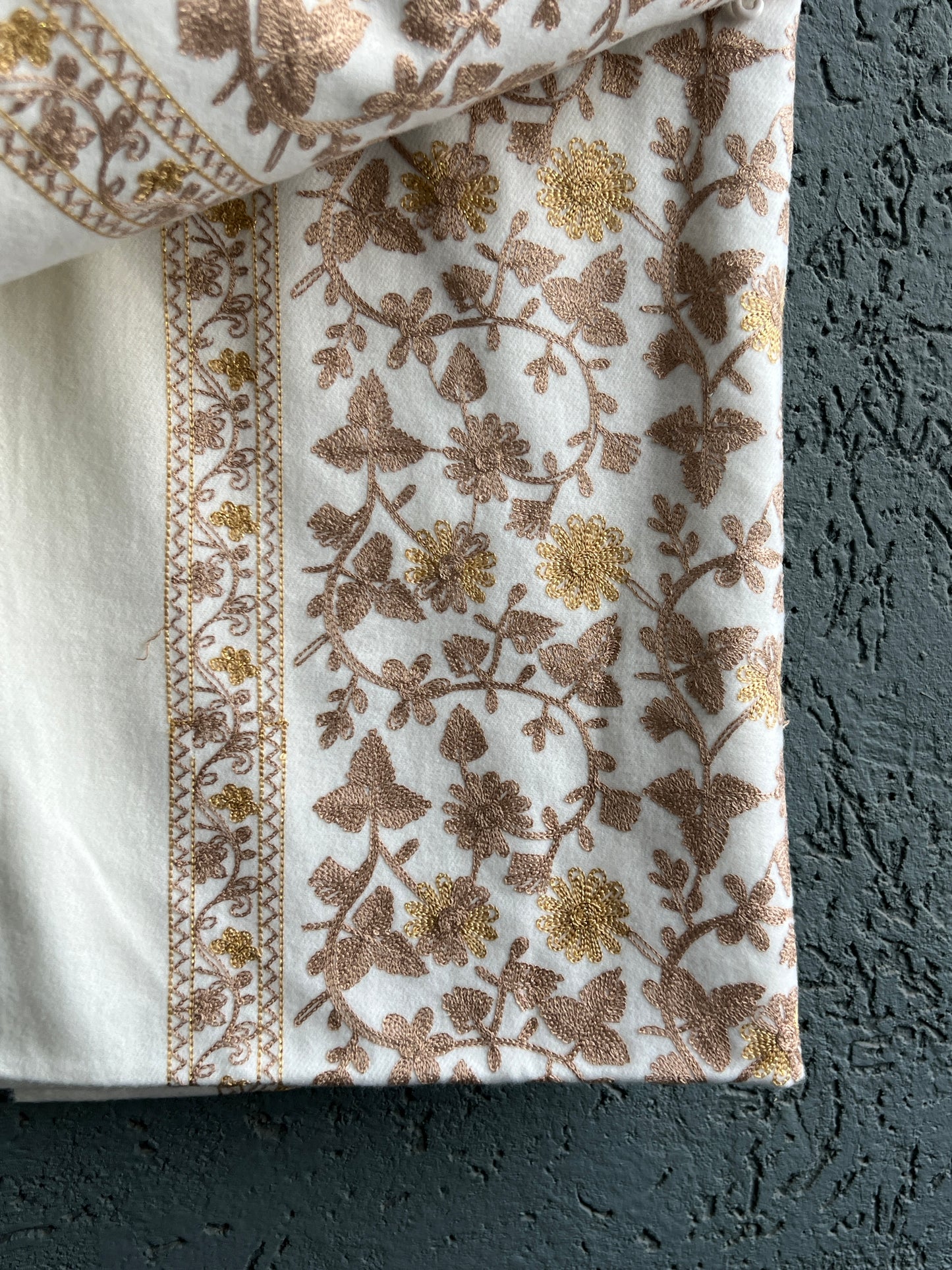 OFF WHITE KASHMIRI EMBROIDERY SHAWL