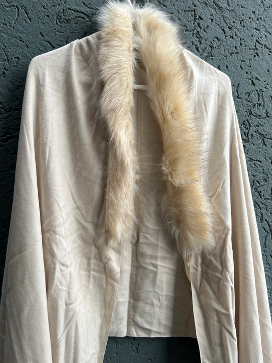 WHITE FUR COLLAR SHAWL Q