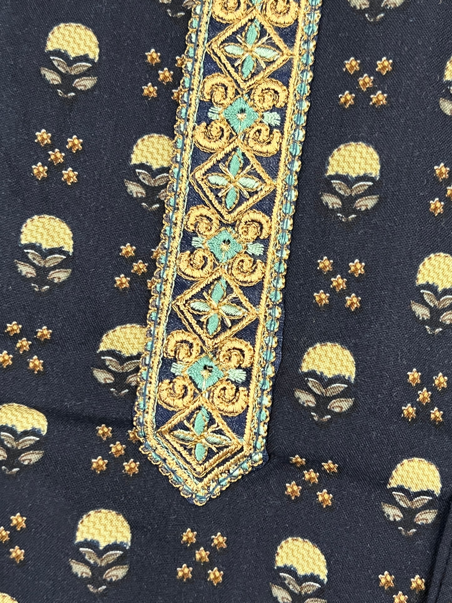 PAISLEY COTTON EMBROIDERY READYMADE SUIT 6 Q