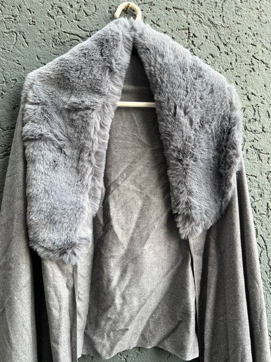 GREY FUR COLLAR SHAWL