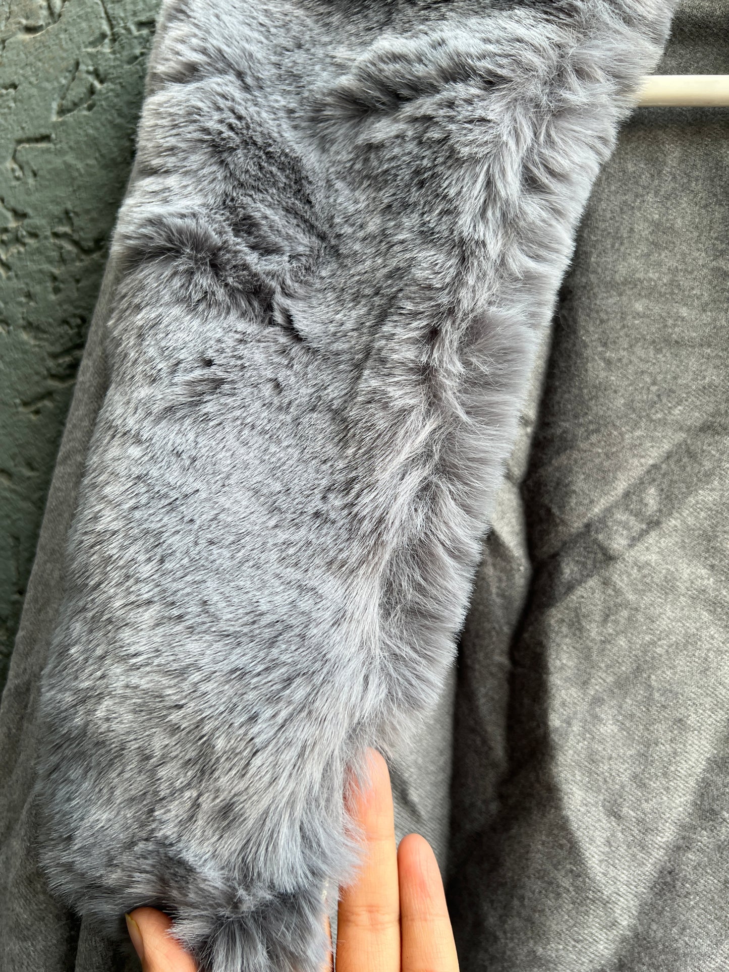 GREY FUR COLLAR SHAWL