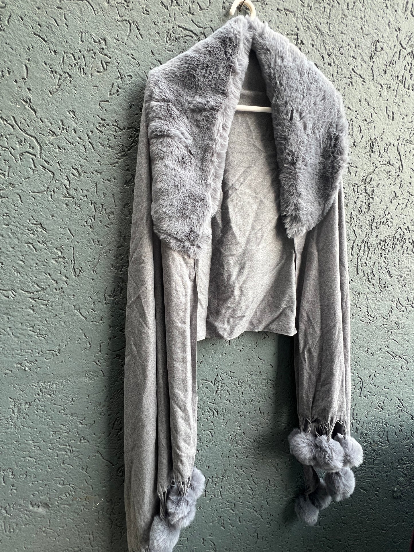 GREY FUR COLLAR SHAWL