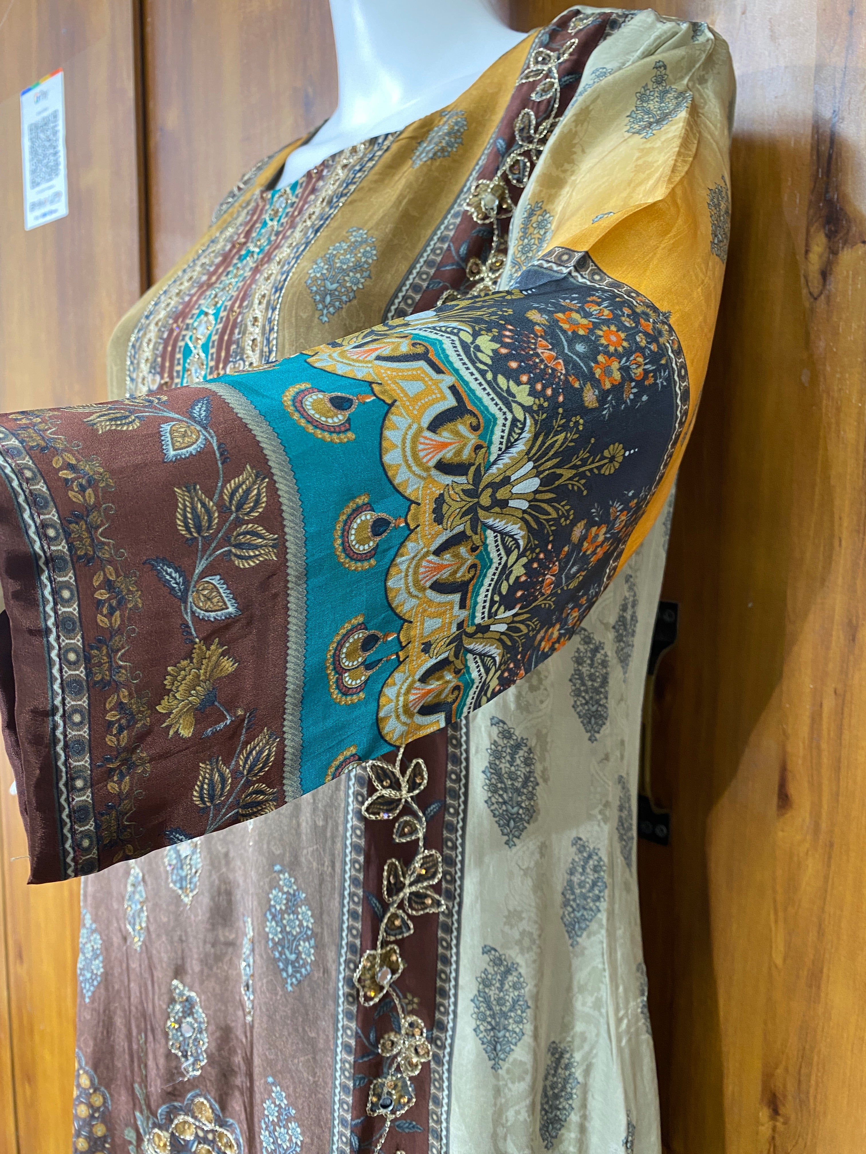 RAHI CREPE READYMADE SUIT Q