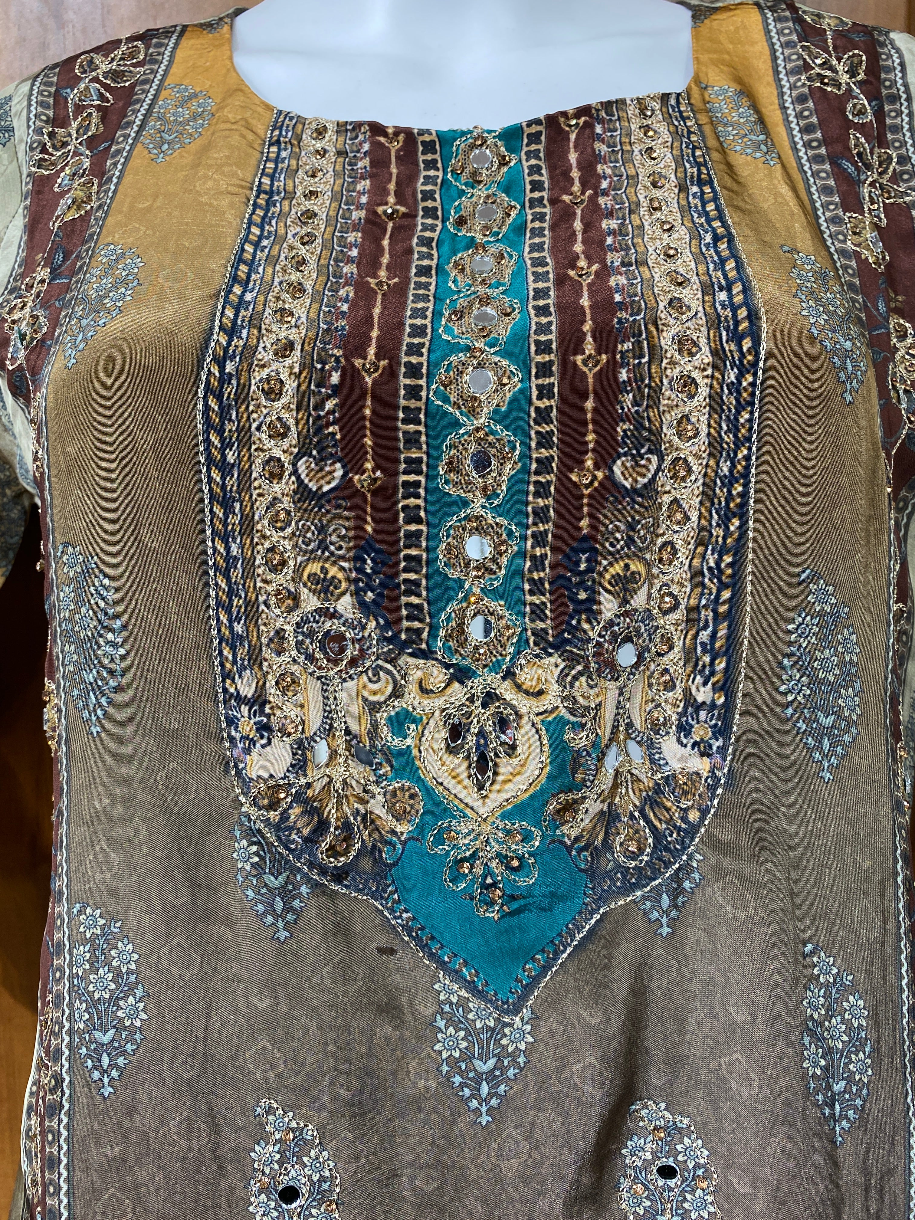 RAHI CREPE READYMADE SUIT Q