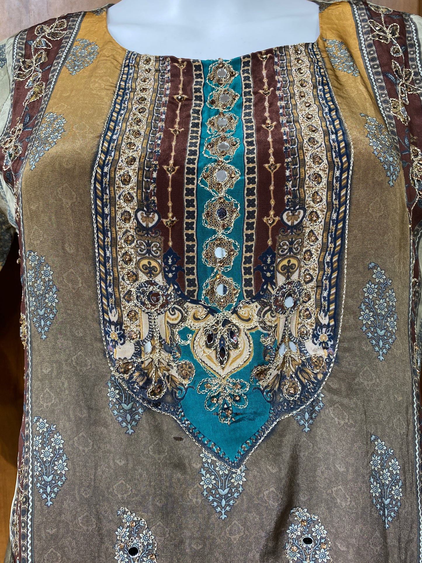 RAHI CREPE READYMADE SUIT Q