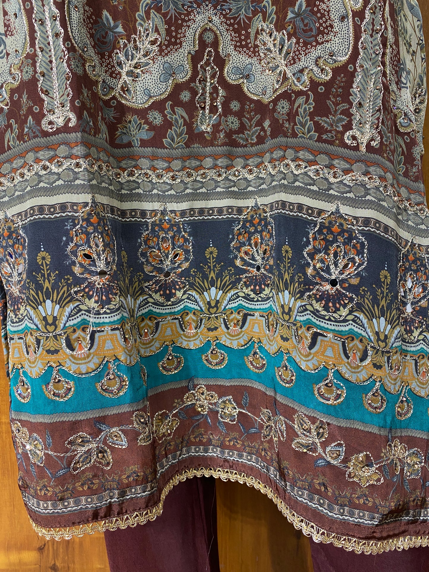 RAHI CREPE READYMADE SUIT Q