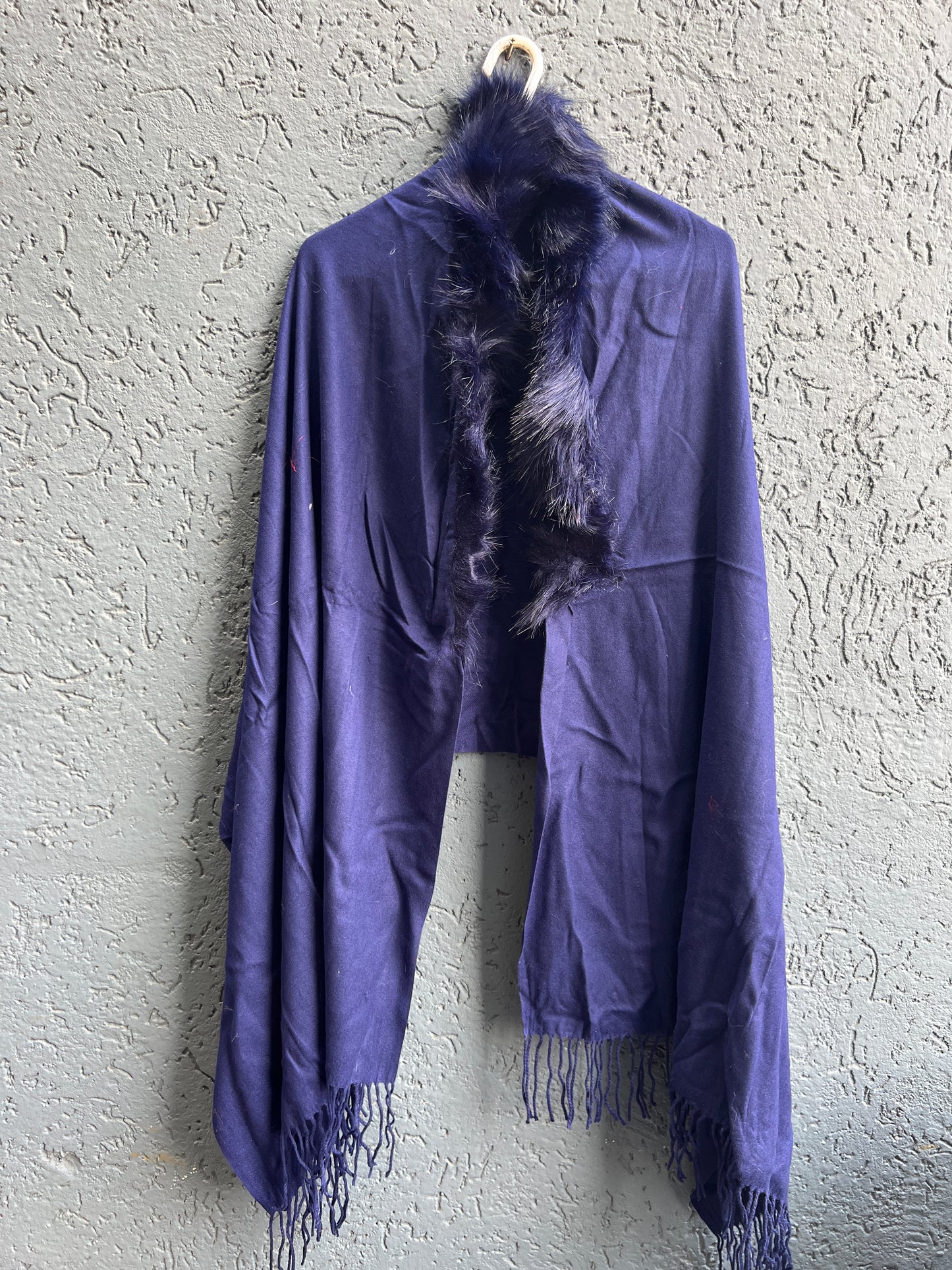 BLUE FUR COLLAR SHAWL