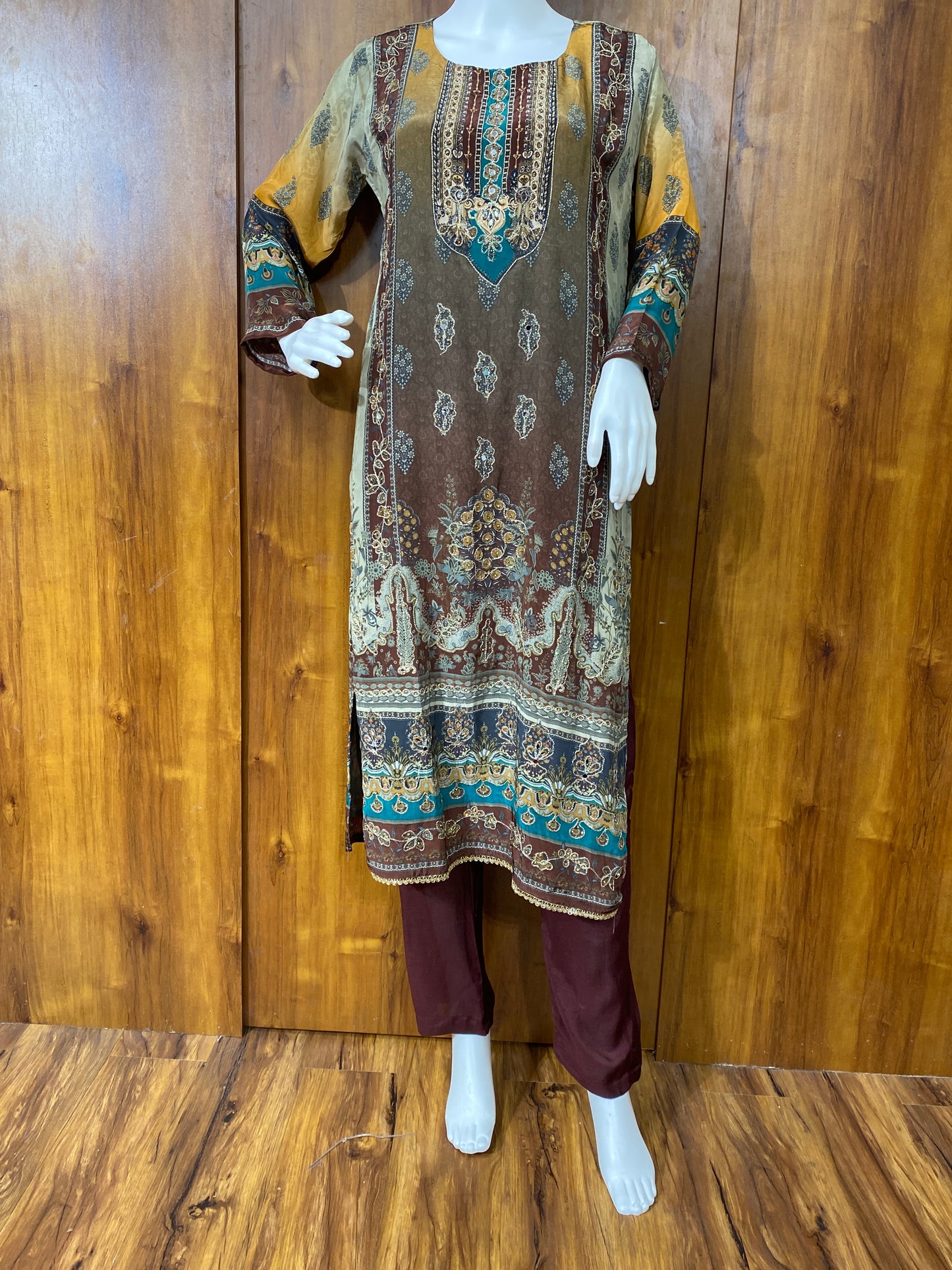 RAHI CREPE READYMADE SUIT Q