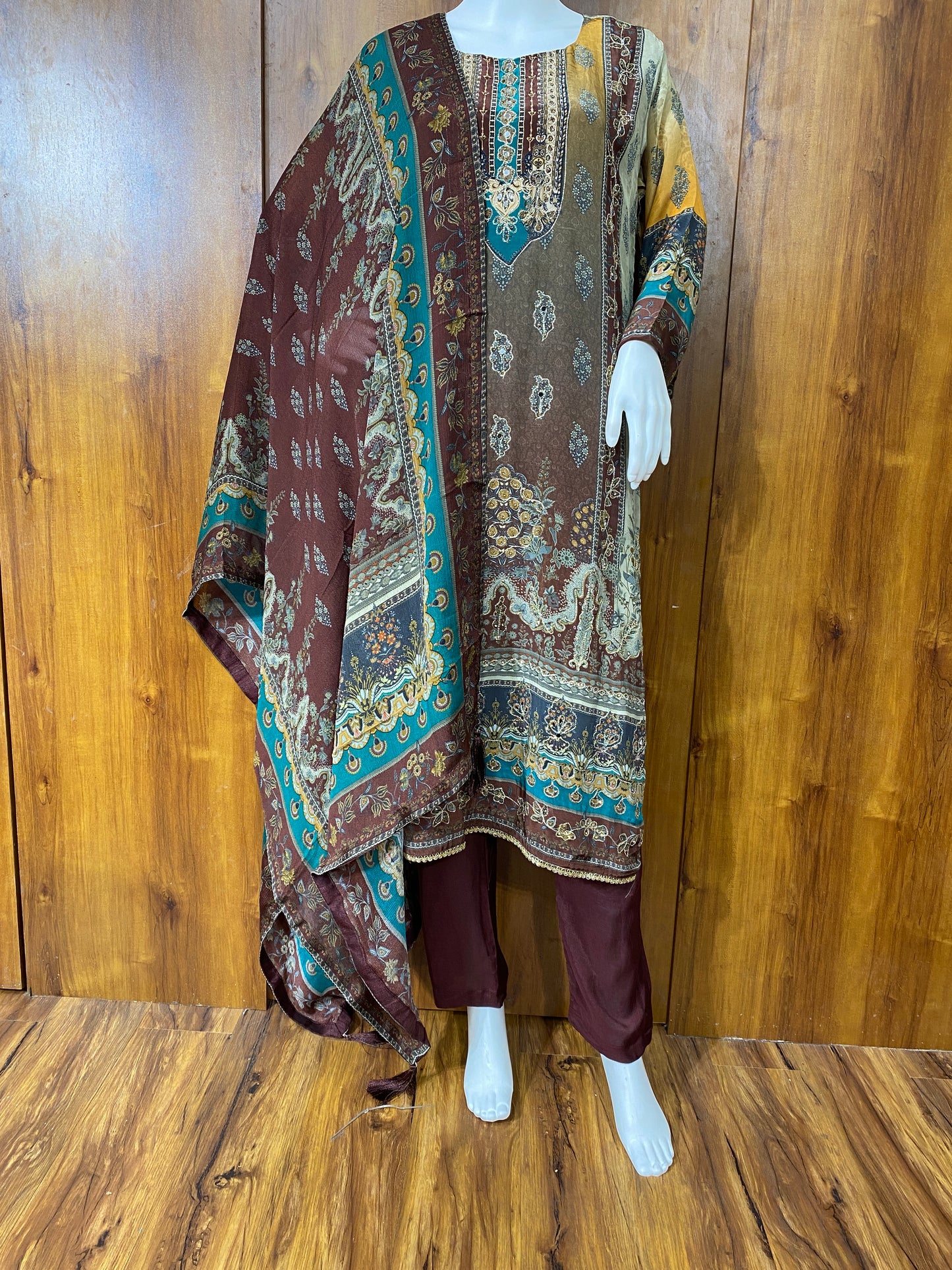 RAHI CREPE READYMADE SUIT Q