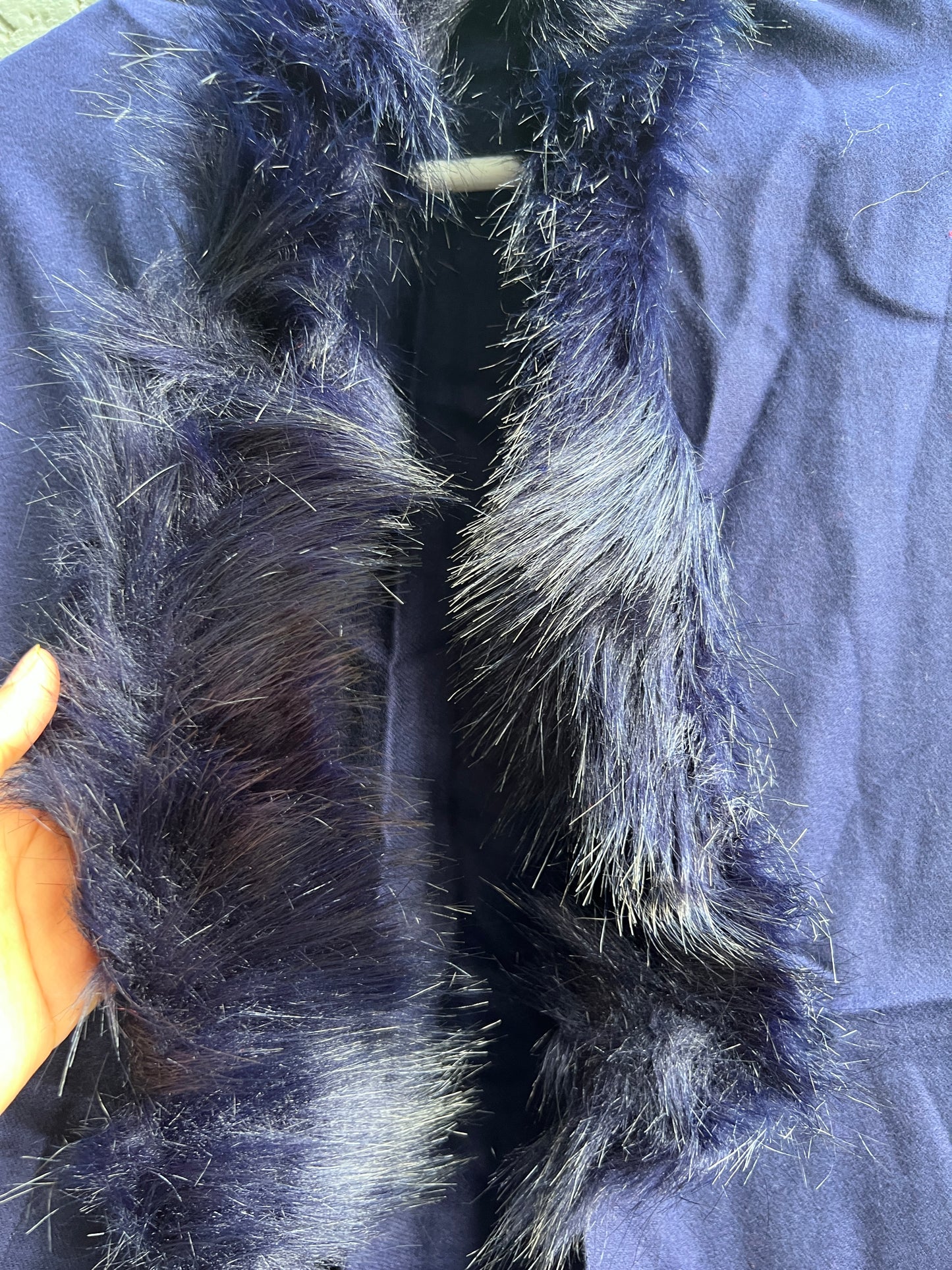 BLUE FUR COLLAR SHAWL