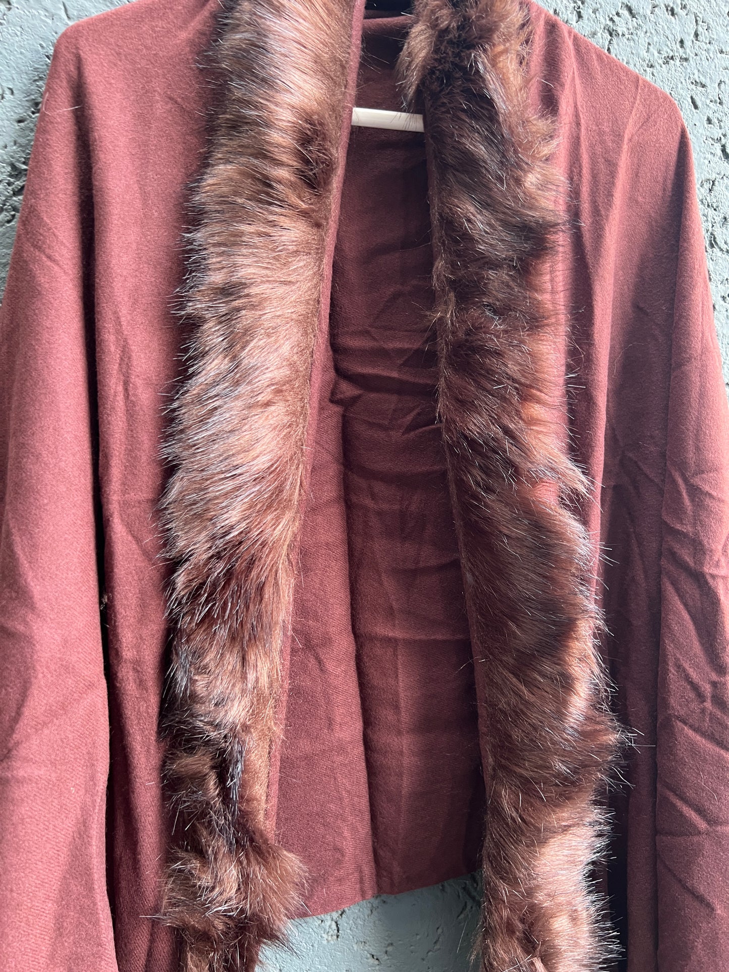 BROWN FUR COLLAR SHAWL