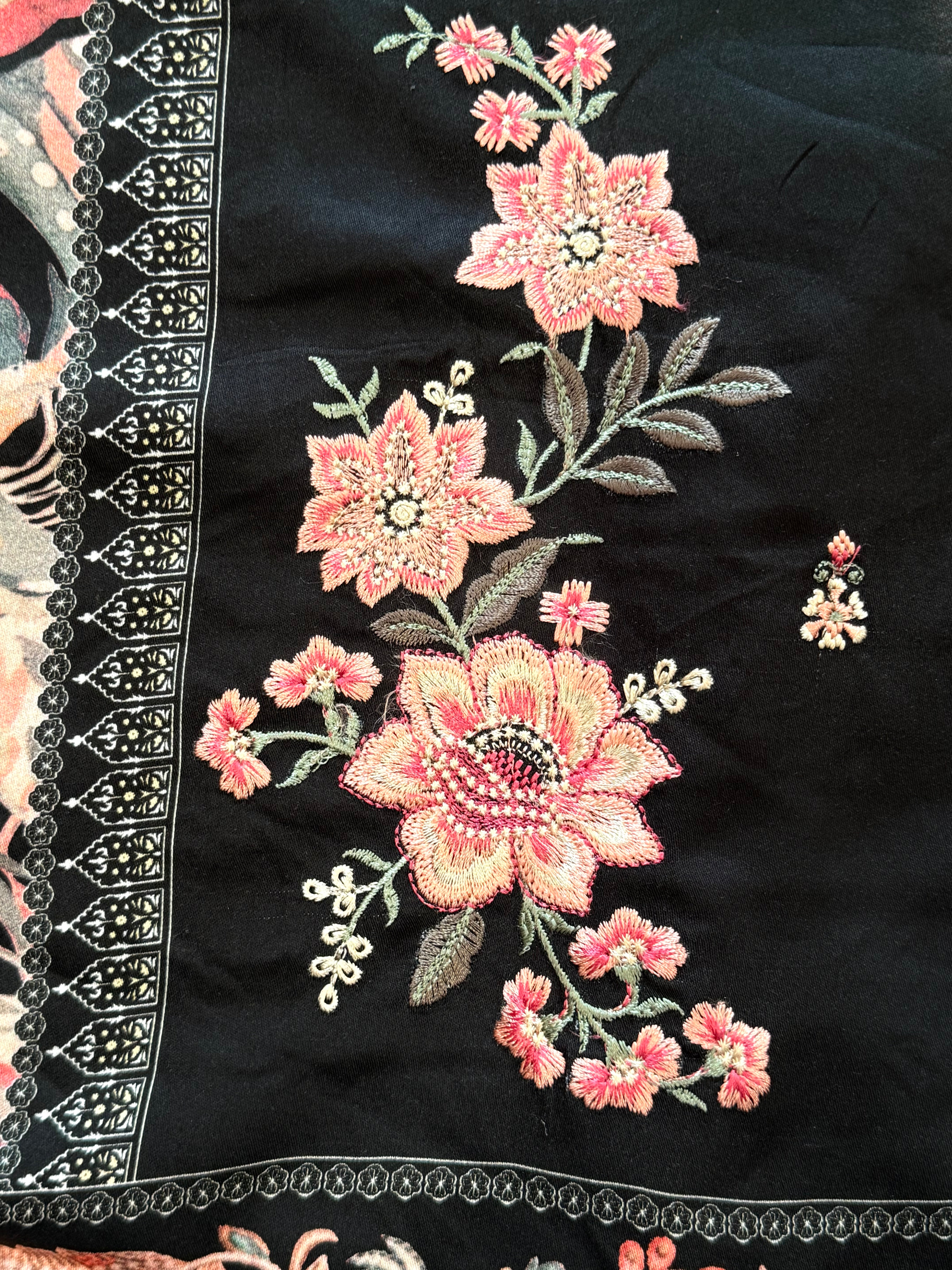 AARANYA LAWN EMBROIDERY SUIT 3Q