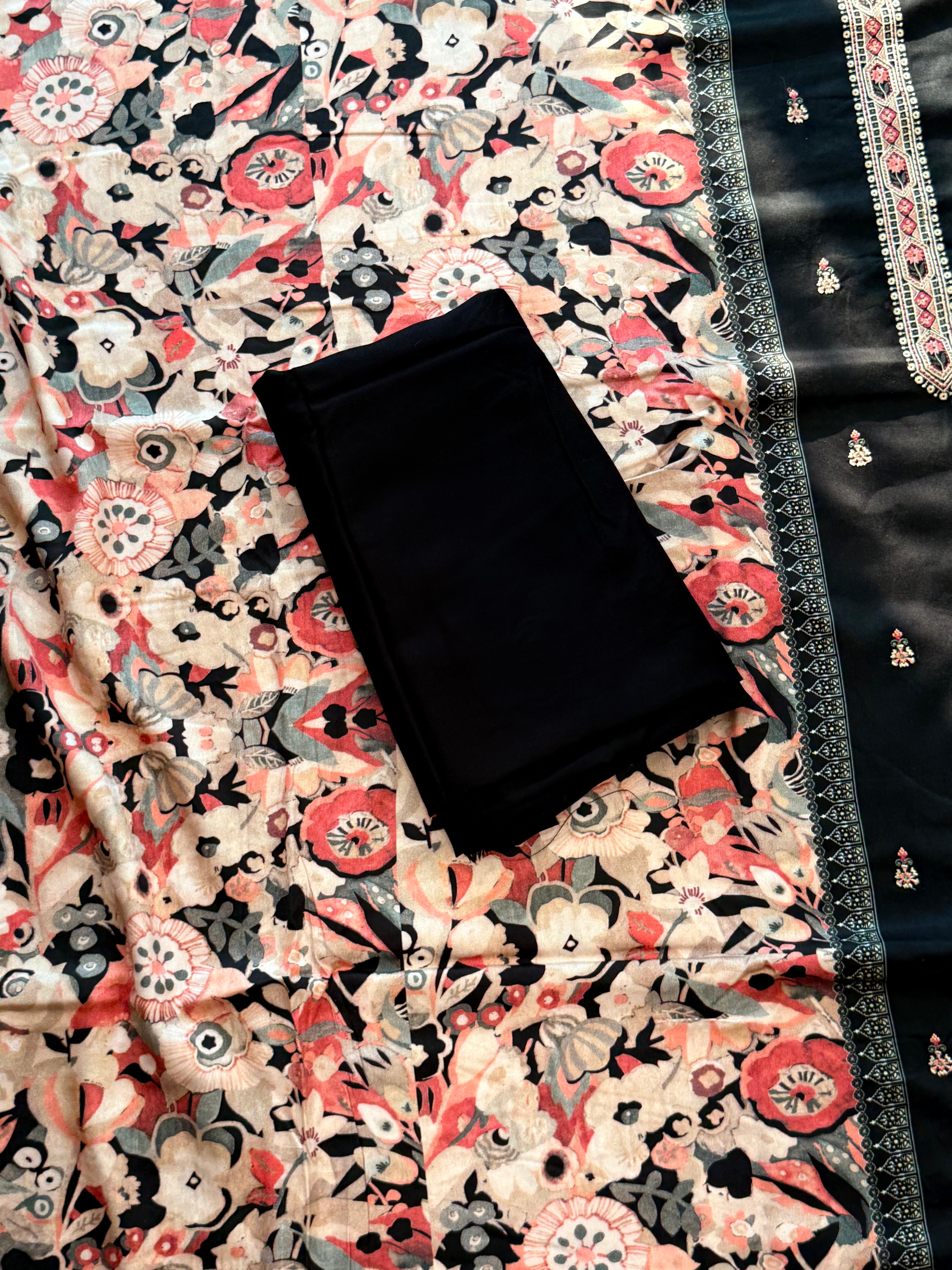 AARANYA LAWN EMBROIDERY SUIT 3Q