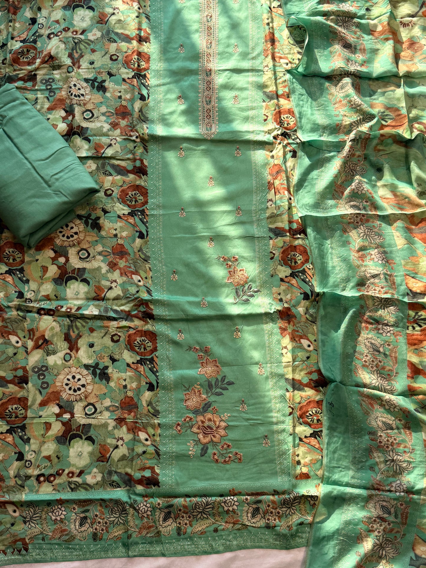 AARANYA LAWN EMBROIDERY SUIT 1 Q