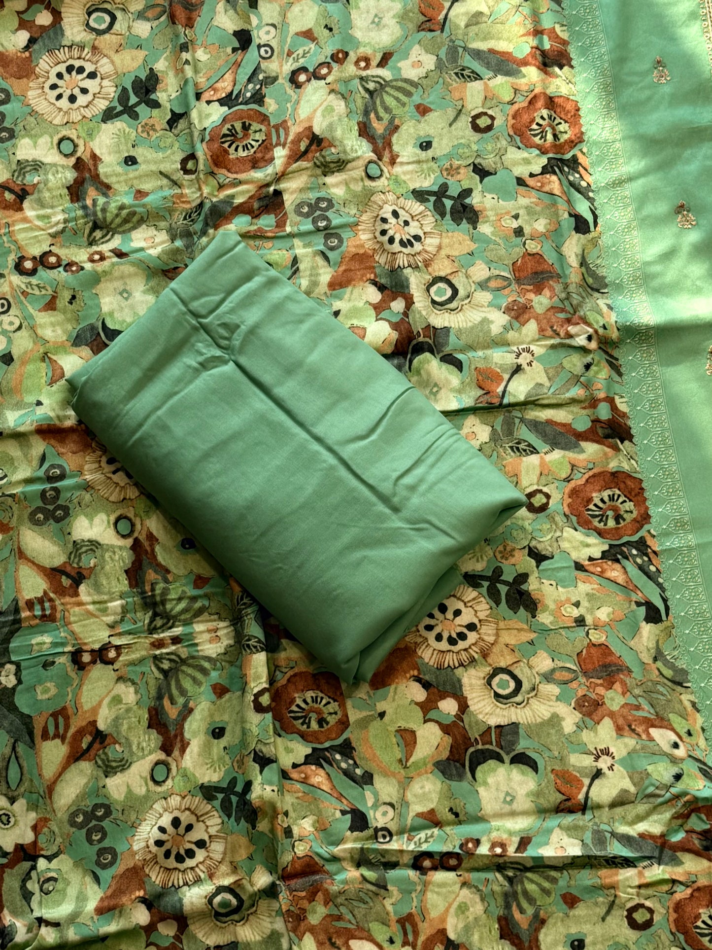 AARANYA LAWN EMBROIDERY SUIT 1 Q