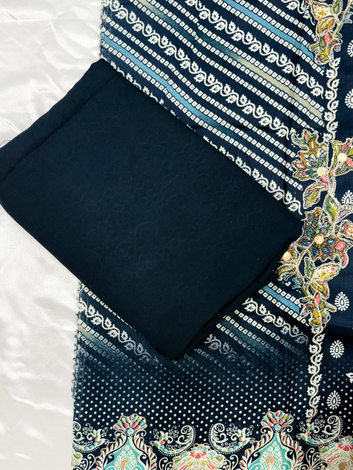 ZEENAT COTTON EMBROIDERY SUIT Q