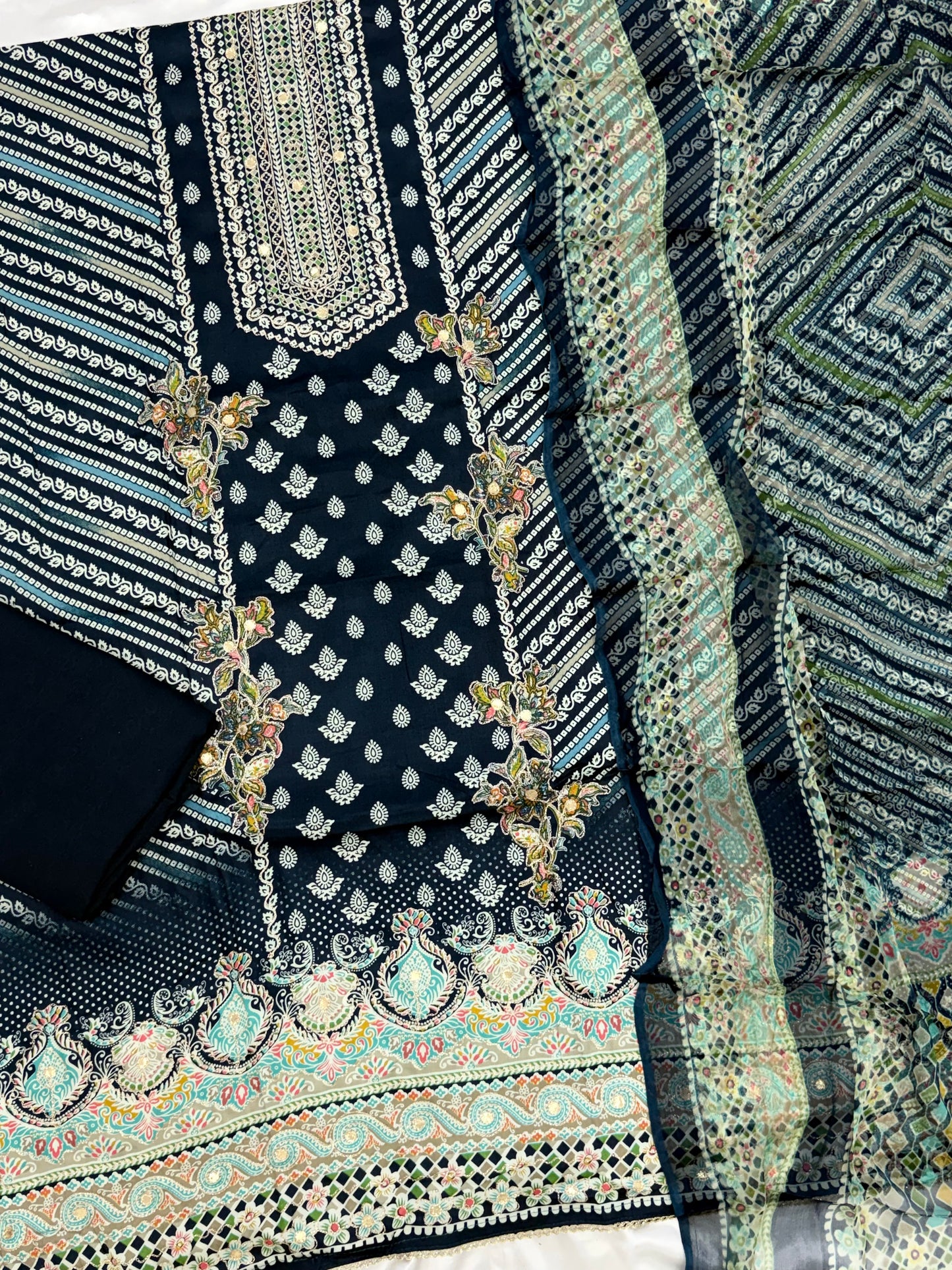 ZEENAT COTTON EMBROIDERY SUIT Q